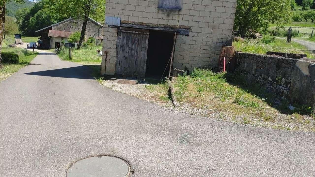 Street view near Les cépages, Lons-le-Saunier — © LOGIROAD (CC BY-SA · Mapillary)