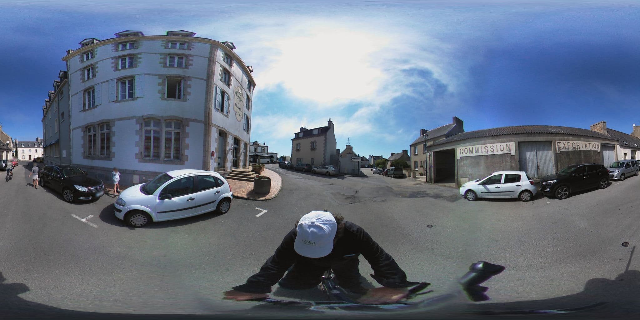 Street view near Regina Hotel, Roscoff — © geovelo (CC BY-SA · Mapillary)