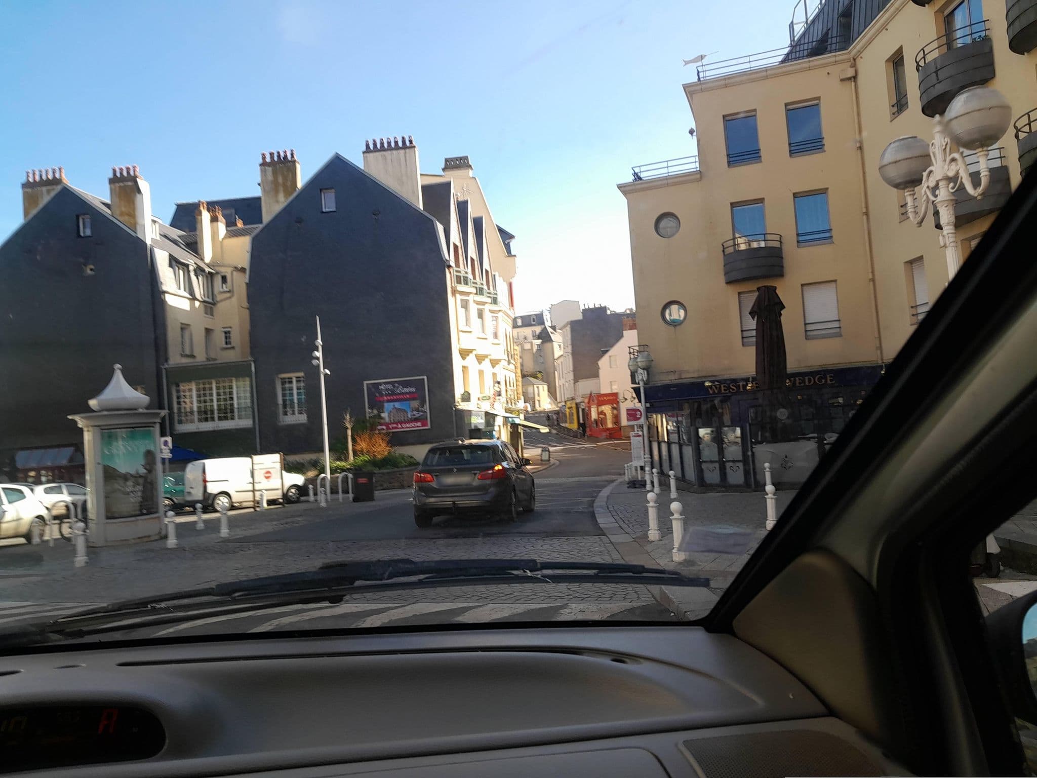 Street view near Hôtel le Clémenceau, Granville — © hautetension08 (CC BY-SA · Mapillary)