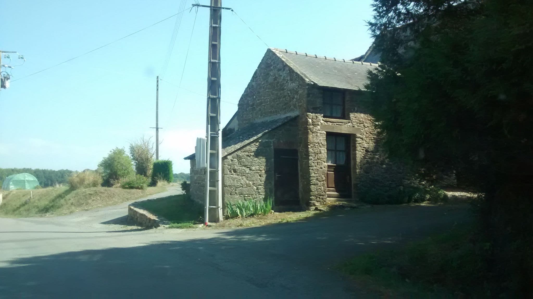 Street view near Gites Duguesclin, Saint-Coulomb — © mgageo (CC BY-SA · Mapillary)