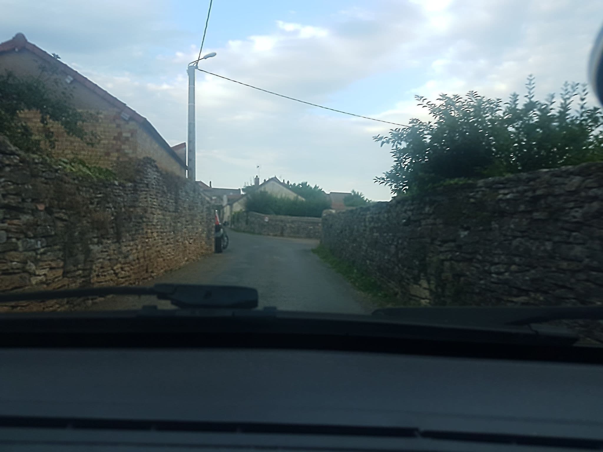 Street view near Le coeur de Givry, Givry — © globeur (CC BY-SA · Mapillary)