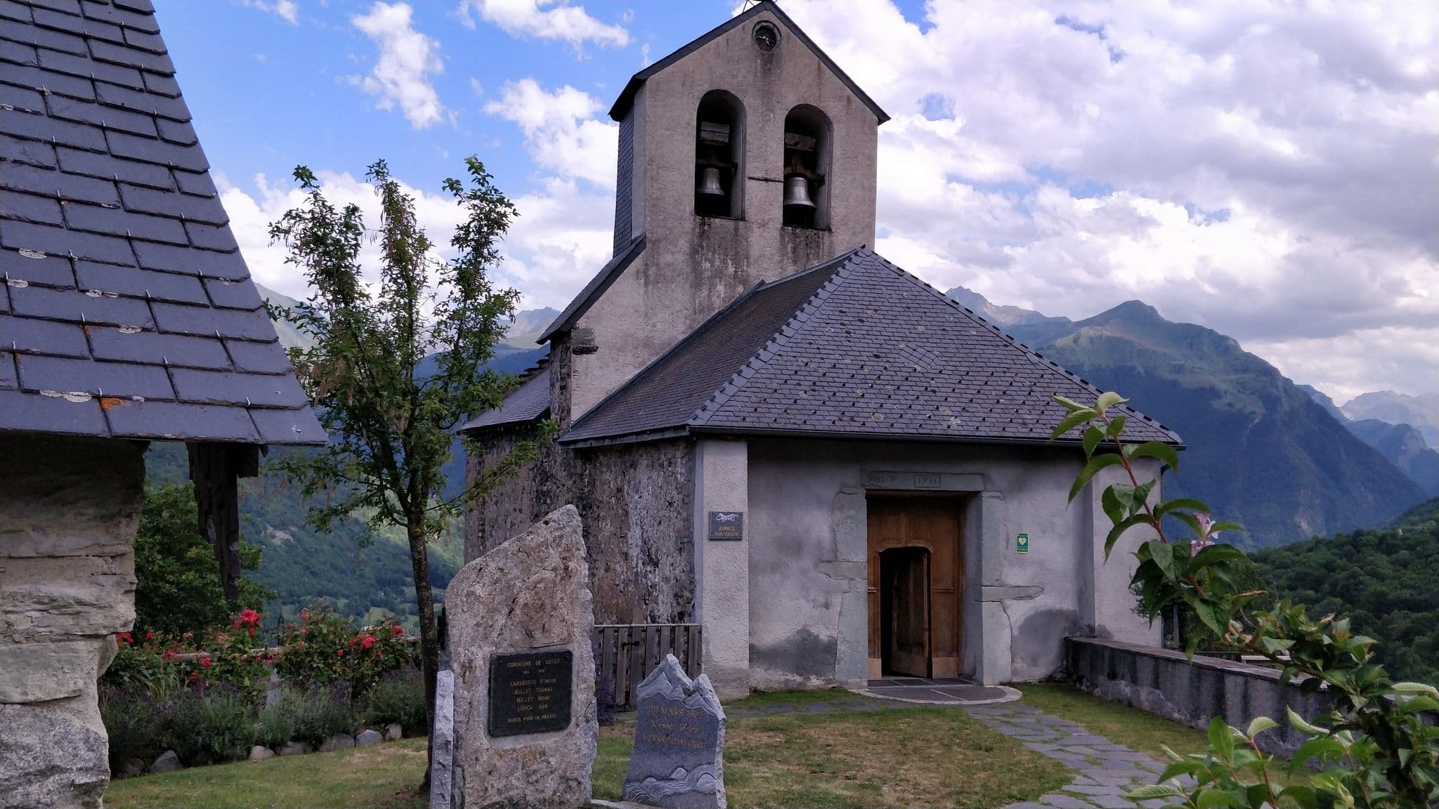 Street view near Auberge Les Bruyères, Luz-Saint-Sauveur — © mapillarydenis (CC BY-SA · Mapillary)