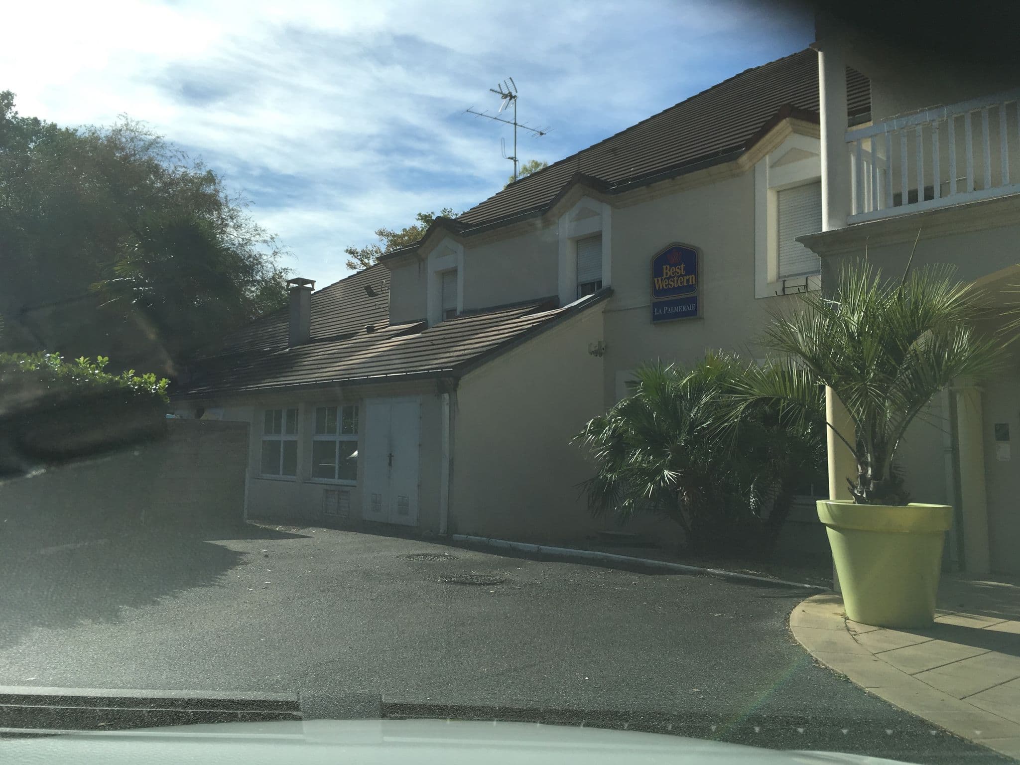 Street view near Best Western Hotel La Palmeraie, Pau — © mappy_sa (CC BY-SA · Mapillary)