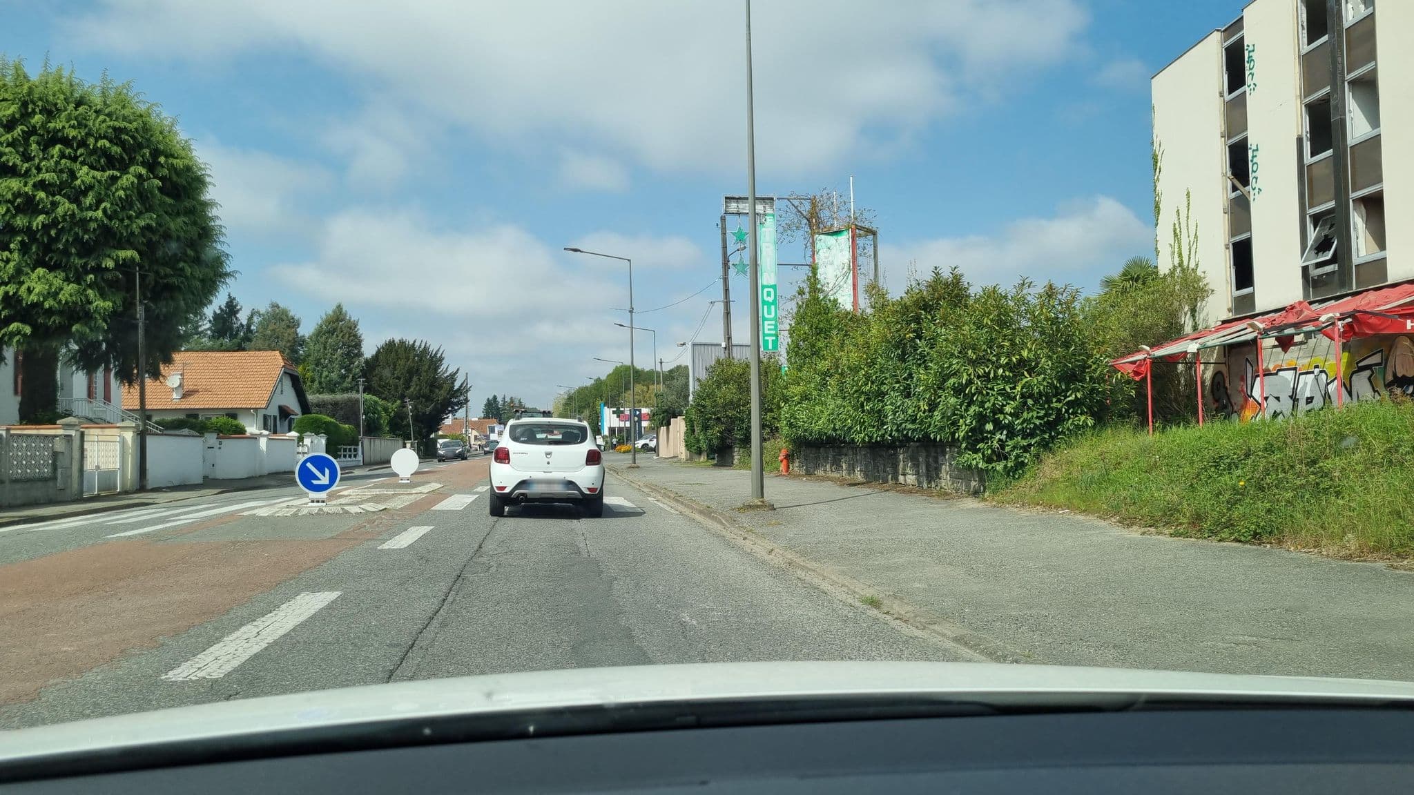 Street view near Hôtel le Trinquet, Pau — © Mabjo (CC BY-SA · Mapillary)
