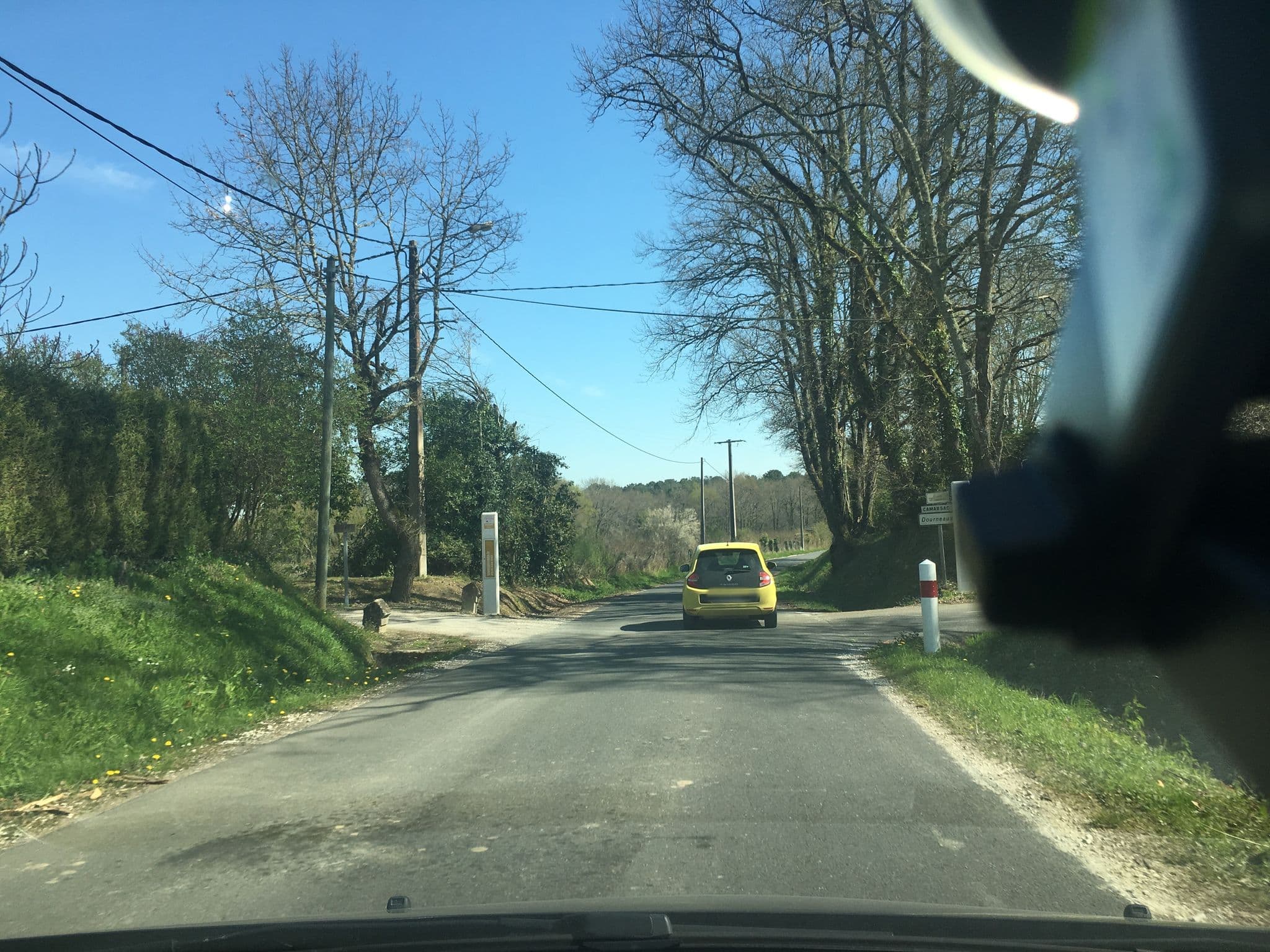 Street view near Les Bulles de Bordeaux, Sallebœuf — © fgomez (CC BY-SA · Mapillary)
