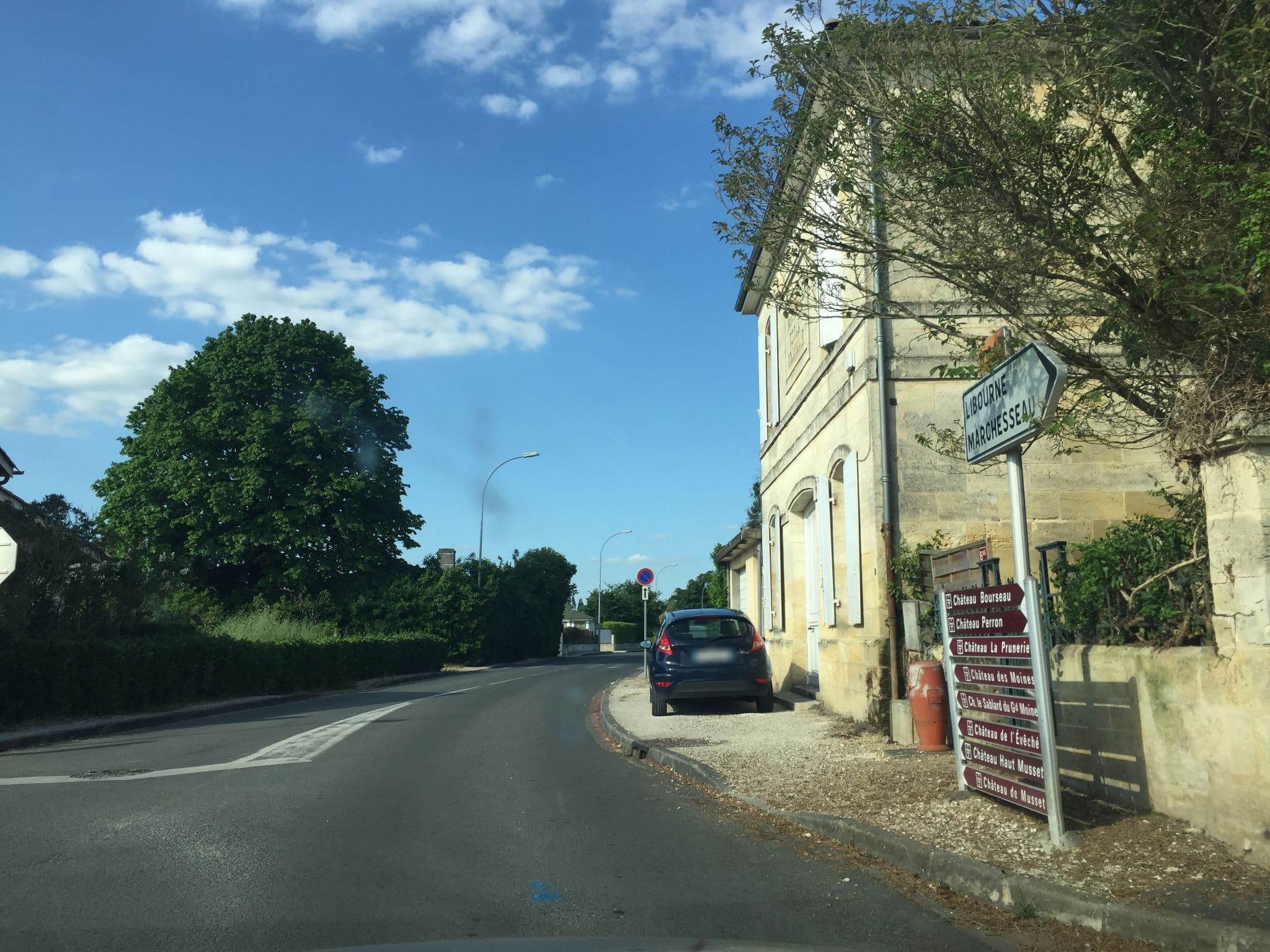 Street view near Chateau Viaud, Saint-Denis-de-Pile — © pgiraud (CC BY-SA · Mapillary)