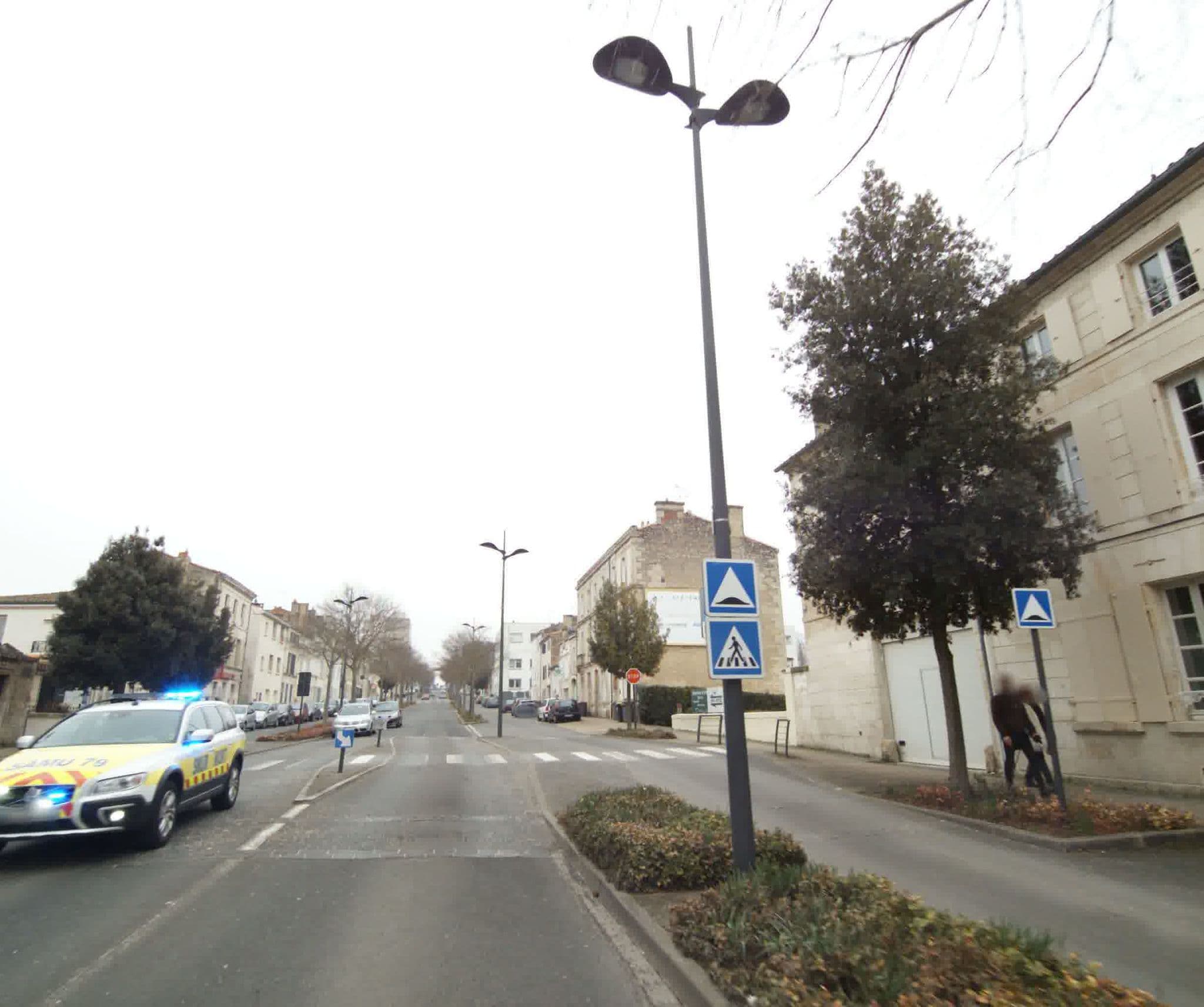 Street view near Hotel Du Parc, Niort — © sogefi (CC BY-SA · Mapillary)