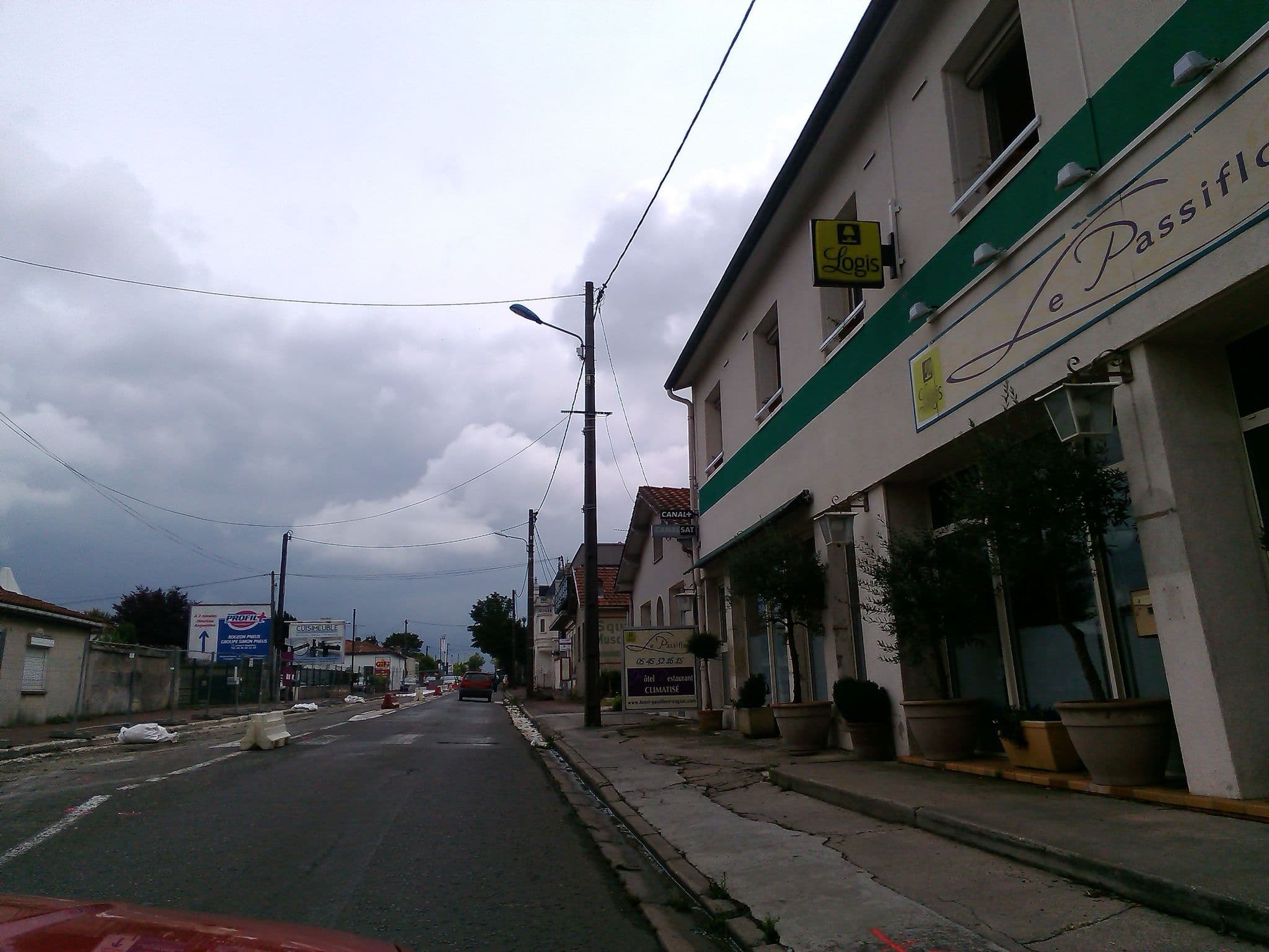 Street view near Le Passiflore, Châteaubernard — © maturion (CC BY-SA · Mapillary)
