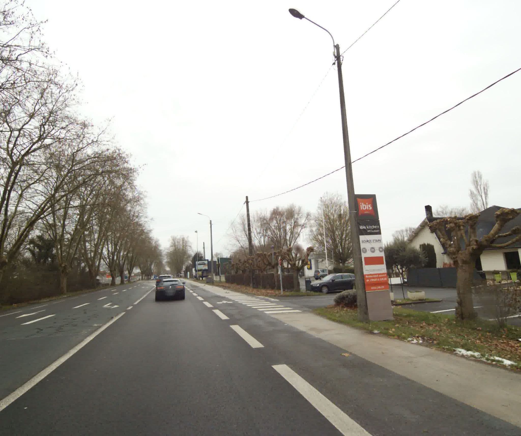 Street view near Hôtel Ibis Niort, Niort — © sogefi (CC BY-SA · Mapillary)