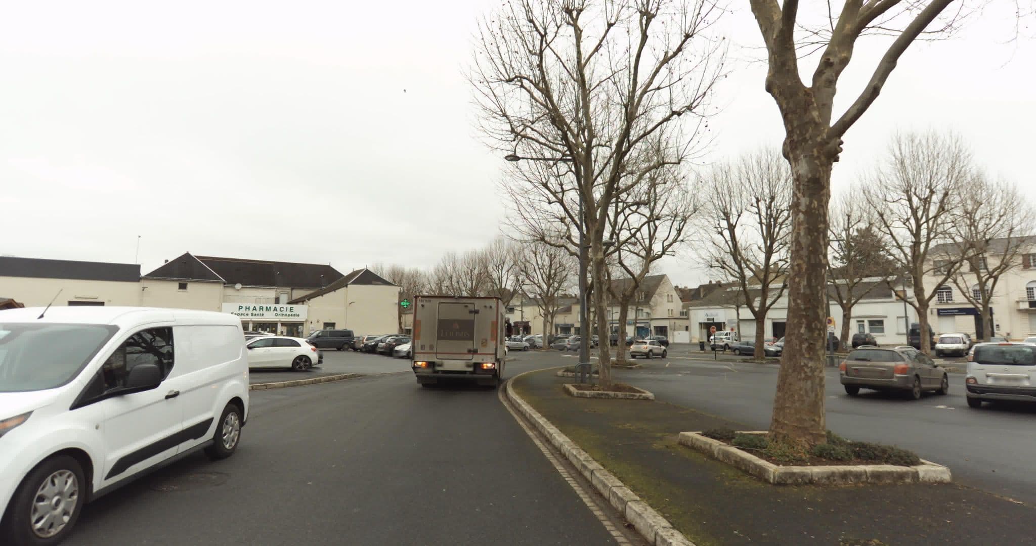 Street view near Le Dagobert, Doué-la-Fontaine — © sogefi (CC BY-SA · Mapillary)