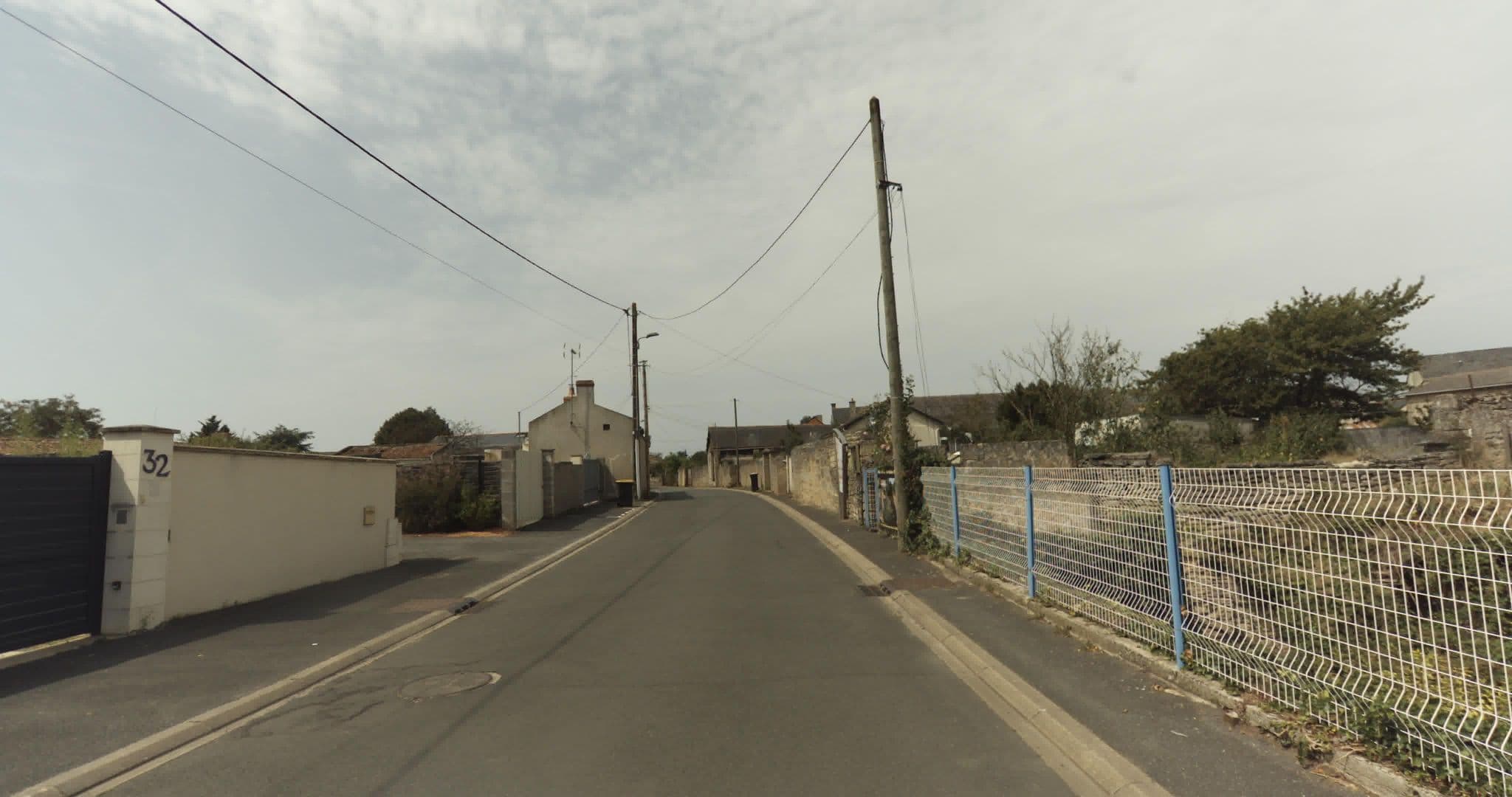 Street view near Farfadine & Troglos, Doué-la-Fontaine — © sogefi (CC BY-SA · Mapillary)