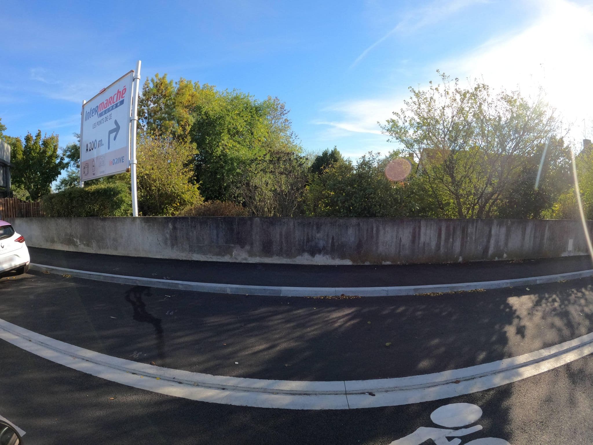 Street view near Restaurant les Roncières, Les Ponts-de-Cé — © stephanep (CC BY-SA · Mapillary)