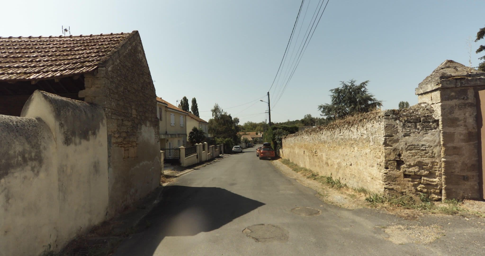 Street view near Maison de charme, Doué-la-Fontaine — © sogefi (CC BY-SA · Mapillary)