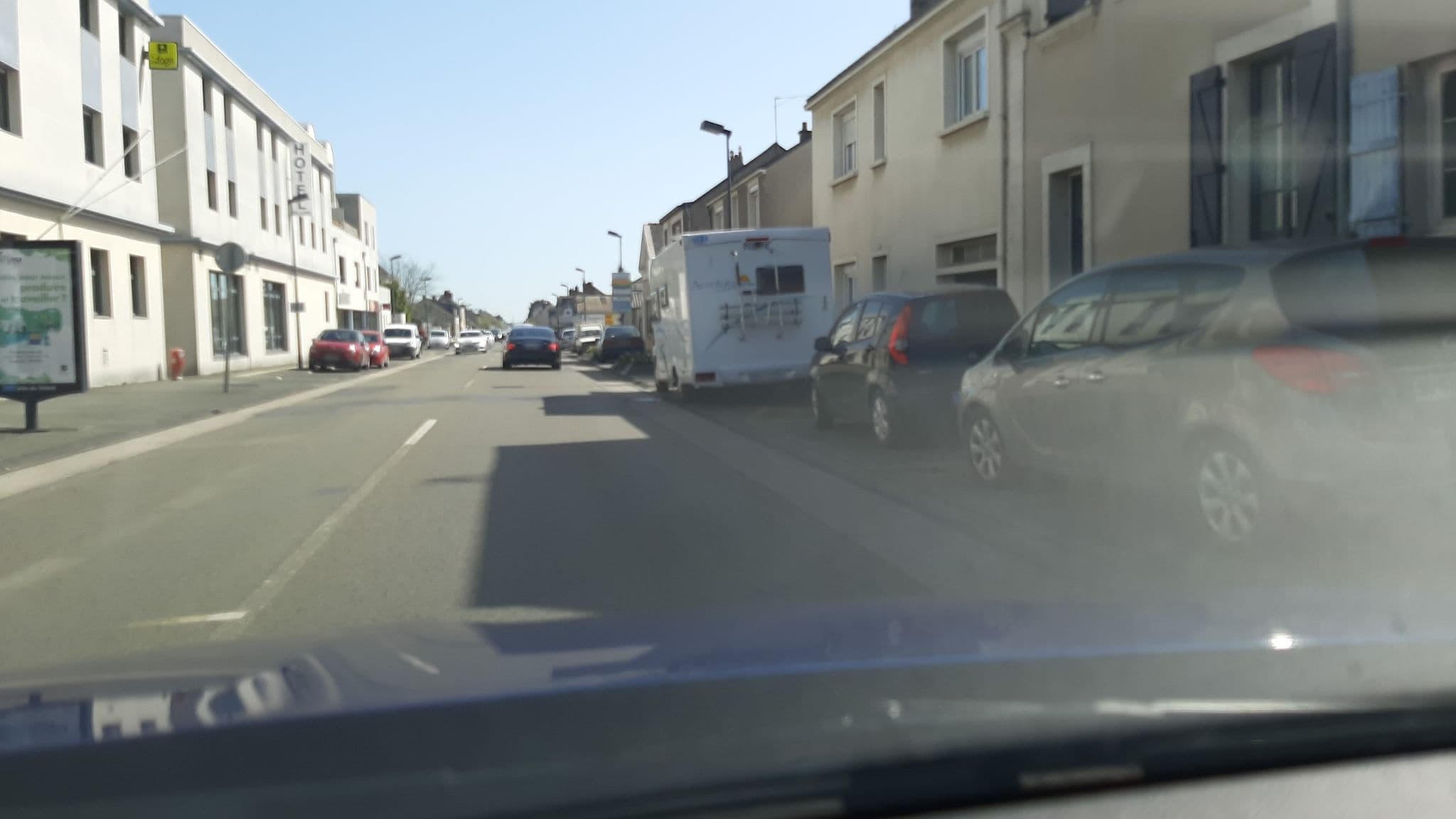 Street view near Logis Hôtel de Loire Rest. les Bateliers, Les Ponts-de-Cé — © rodo69 (CC BY-SA · Mapillary)