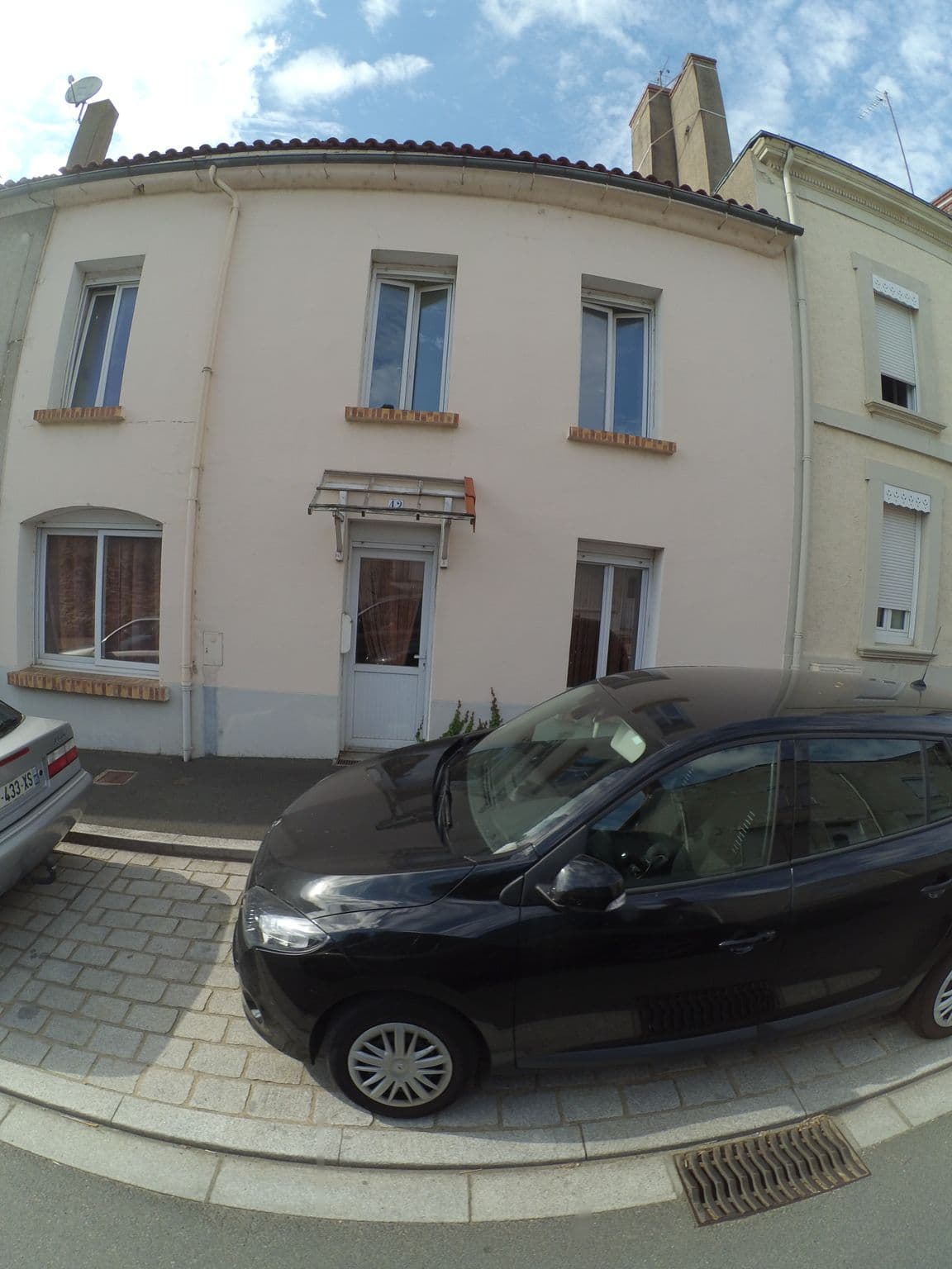 Street view near Regnard Elisabeth, Vihiers — © stephanep (CC BY-SA · Mapillary)