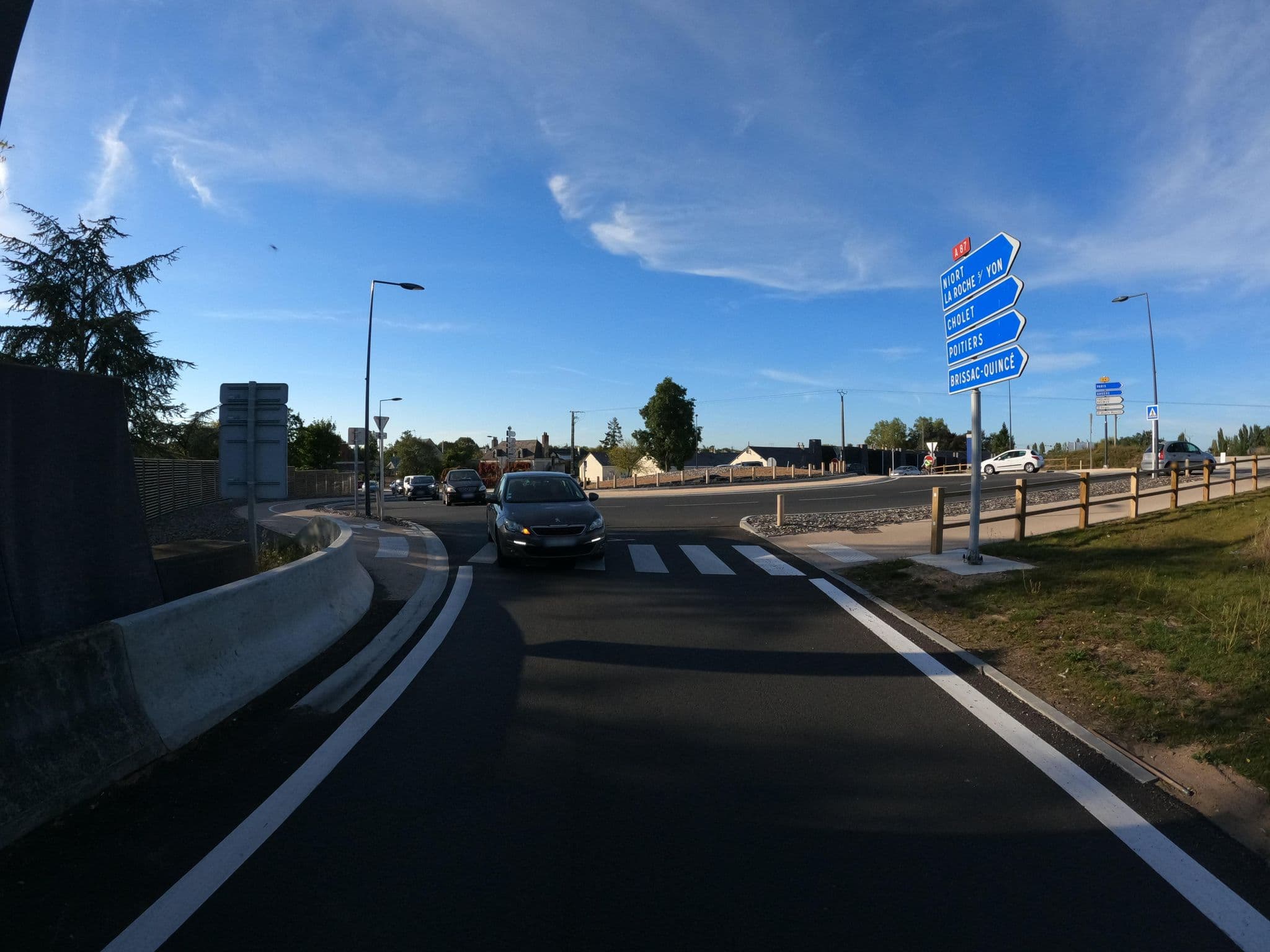 Street view near Hôtel Restaurant Kyriad Angers Sud les Ponts de Cé, Les Ponts-de-Cé — © stephanep (CC BY-SA · Mapillary)