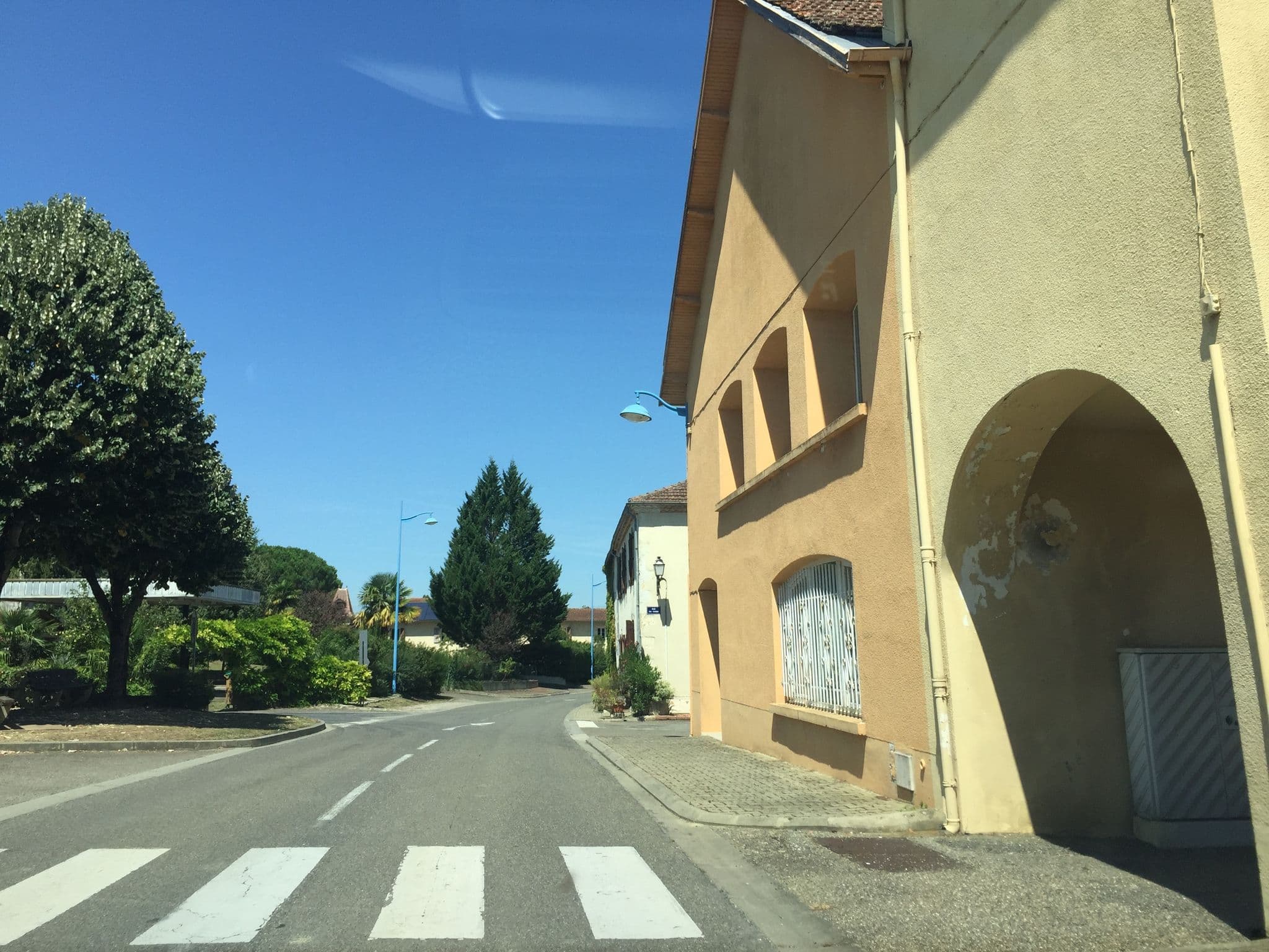 Street view near Rousseau, Jegun — © pgiraud (CC BY-SA · Mapillary)