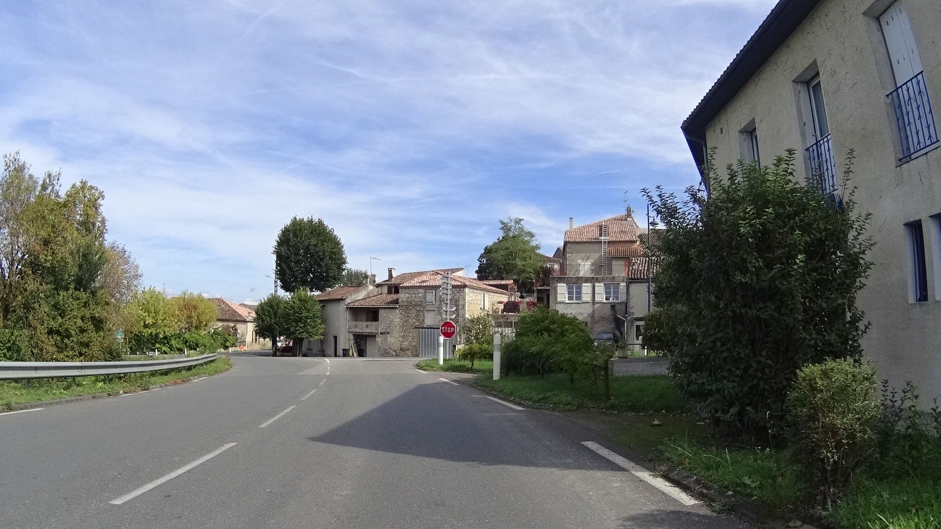 Street view near Logis l'Accent Hôtel Restaurant, Astaffort — © philamos (CC BY-SA · Mapillary)