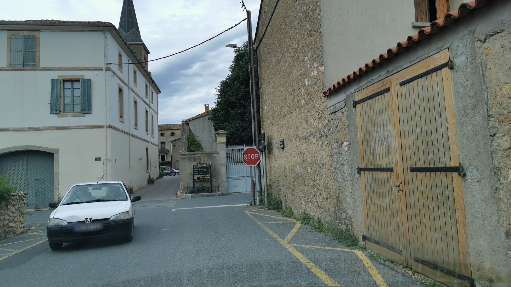 Street view near Le Pouvoir Des Fleurs, Moussan — © percherie (CC BY-SA · Mapillary)