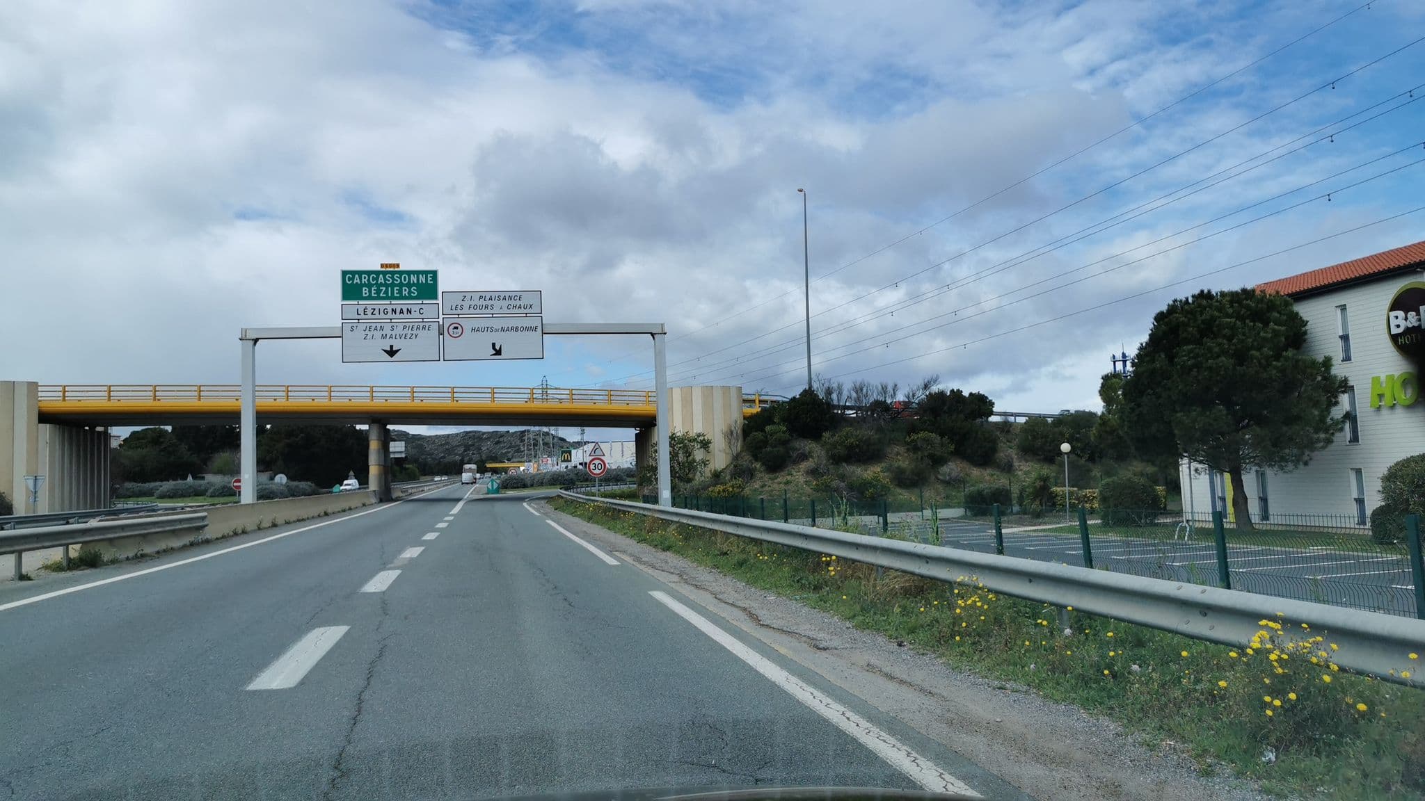 Street view near B&B Hôtel Narbonne, Narbonne — © percherie (CC BY-SA · Mapillary)
