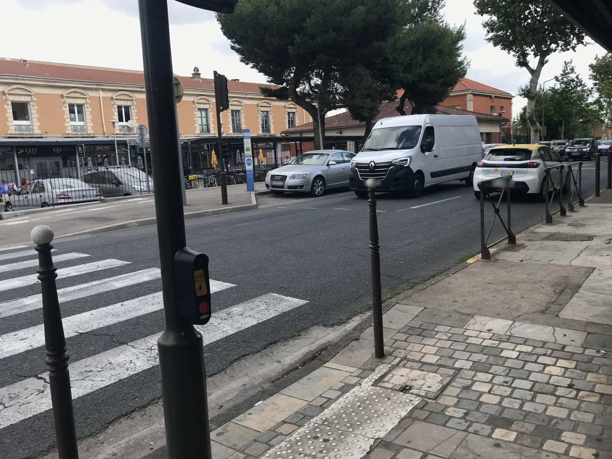 Street view near Hôtel L'Alsace, Narbonne — © miguel_andrade (CC BY-SA · Mapillary)