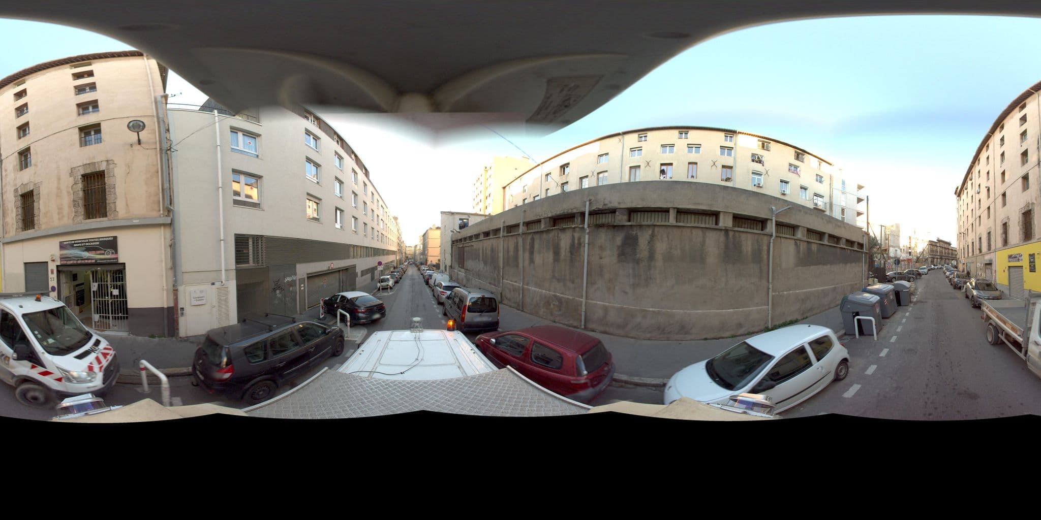 Street view near Marseillecity, Les Grands Carmes — © Suez (CC BY-SA · Mapillary)