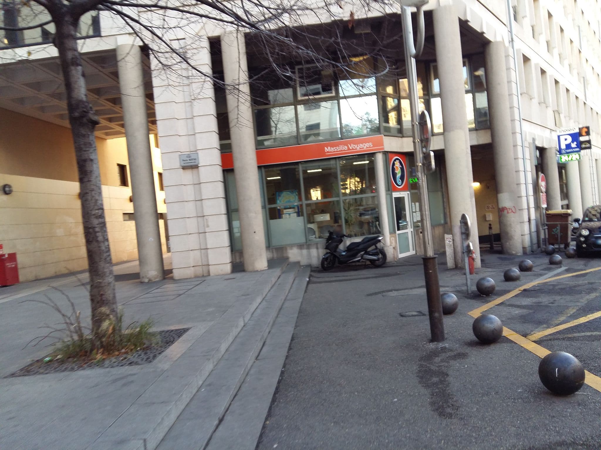Street view near Staycity Aparthotel Marseille Centre Vieux Port, Les Grands Carmes — © zimmy (CC BY-SA · Mapillary)
