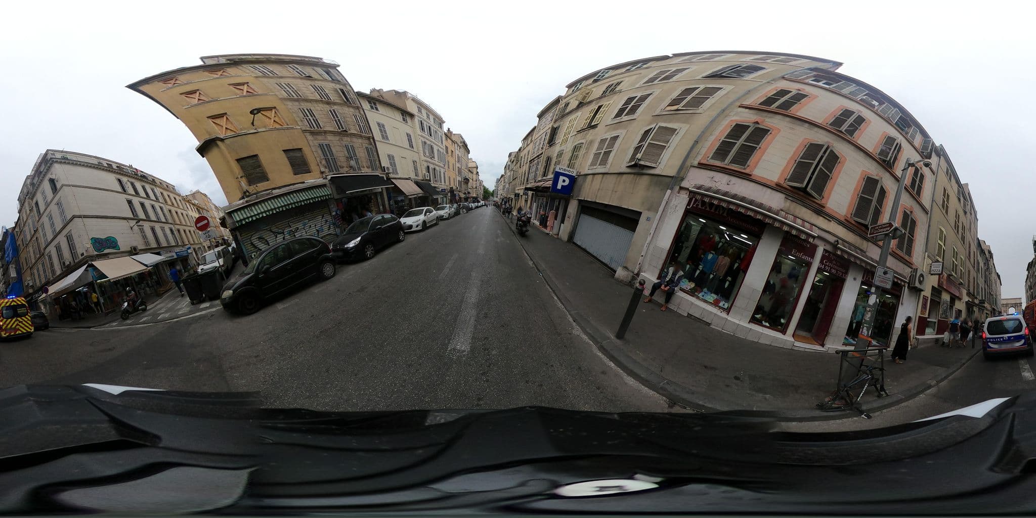 Street view near Léphémère Colbert- Vieux Port, Les Grands Carmes — © simon_geovelo (CC BY-SA · Mapillary)