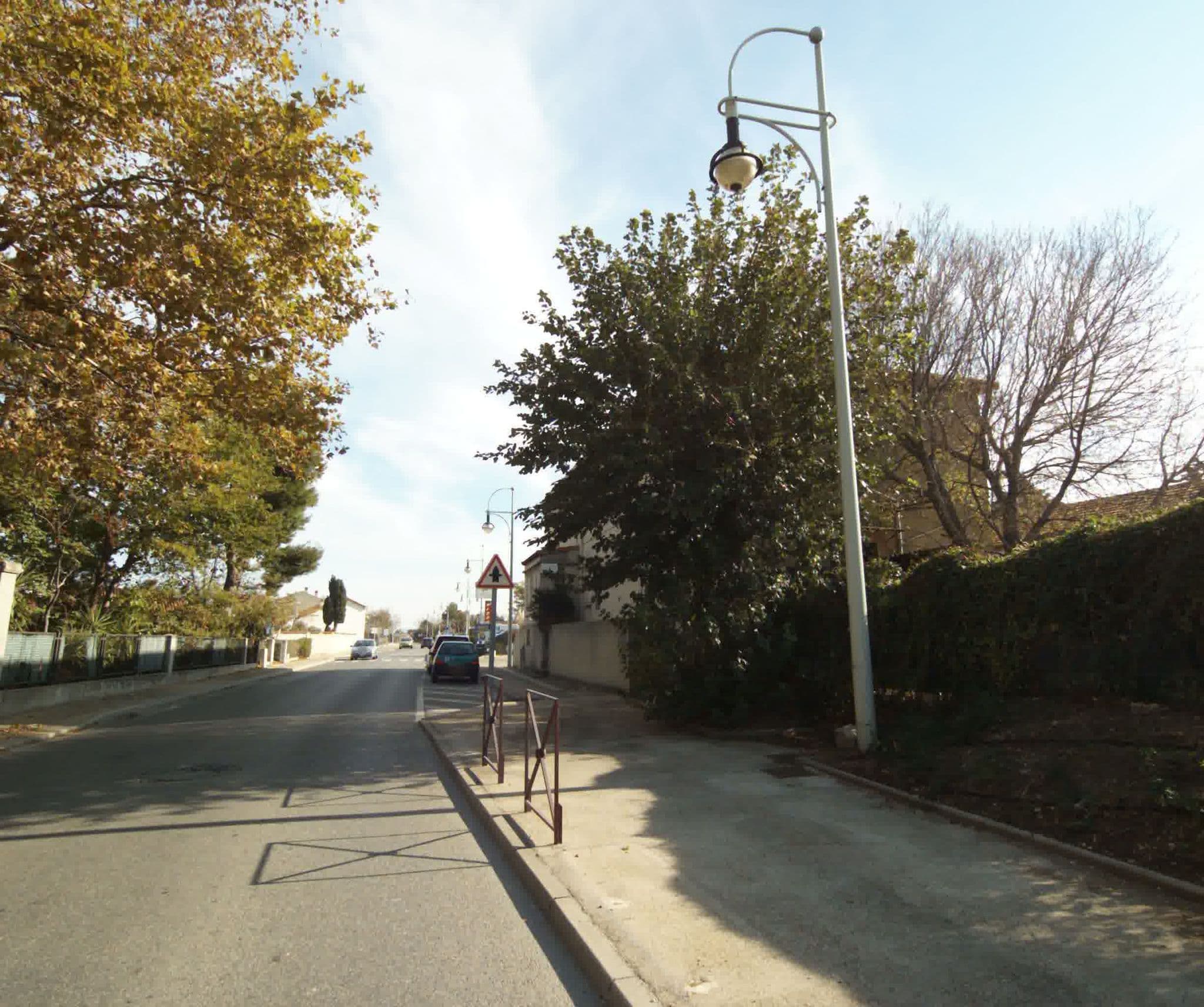 Street view near Hôtel le Colisée, Châteauneuf-les-Martigues — © sogefi (CC BY-SA · Mapillary)