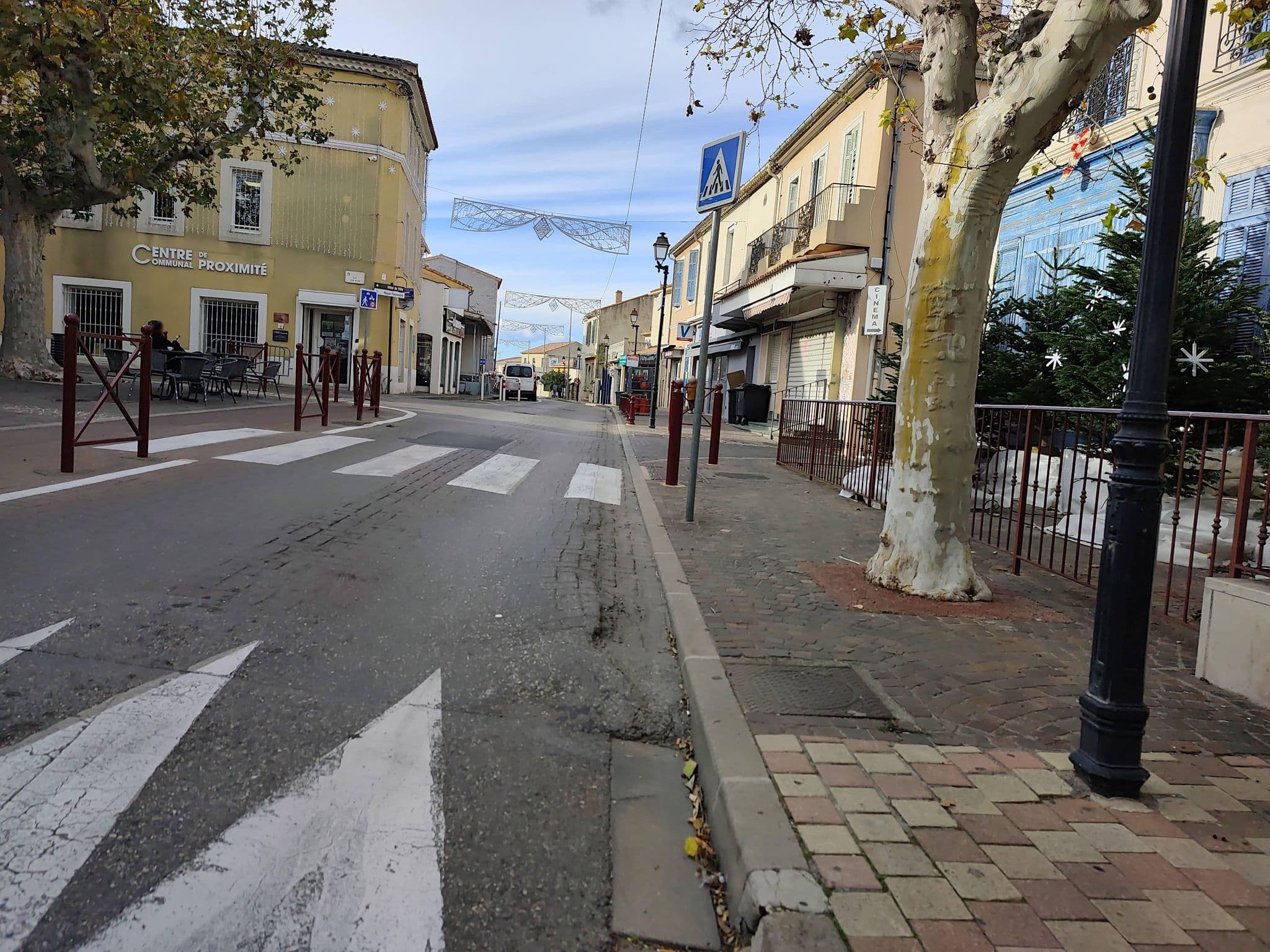 Street view near Ville de Chateauneuf les Martigues, Châteauneuf-les-Martigues — © Duro (CC BY-SA · Mapillary)