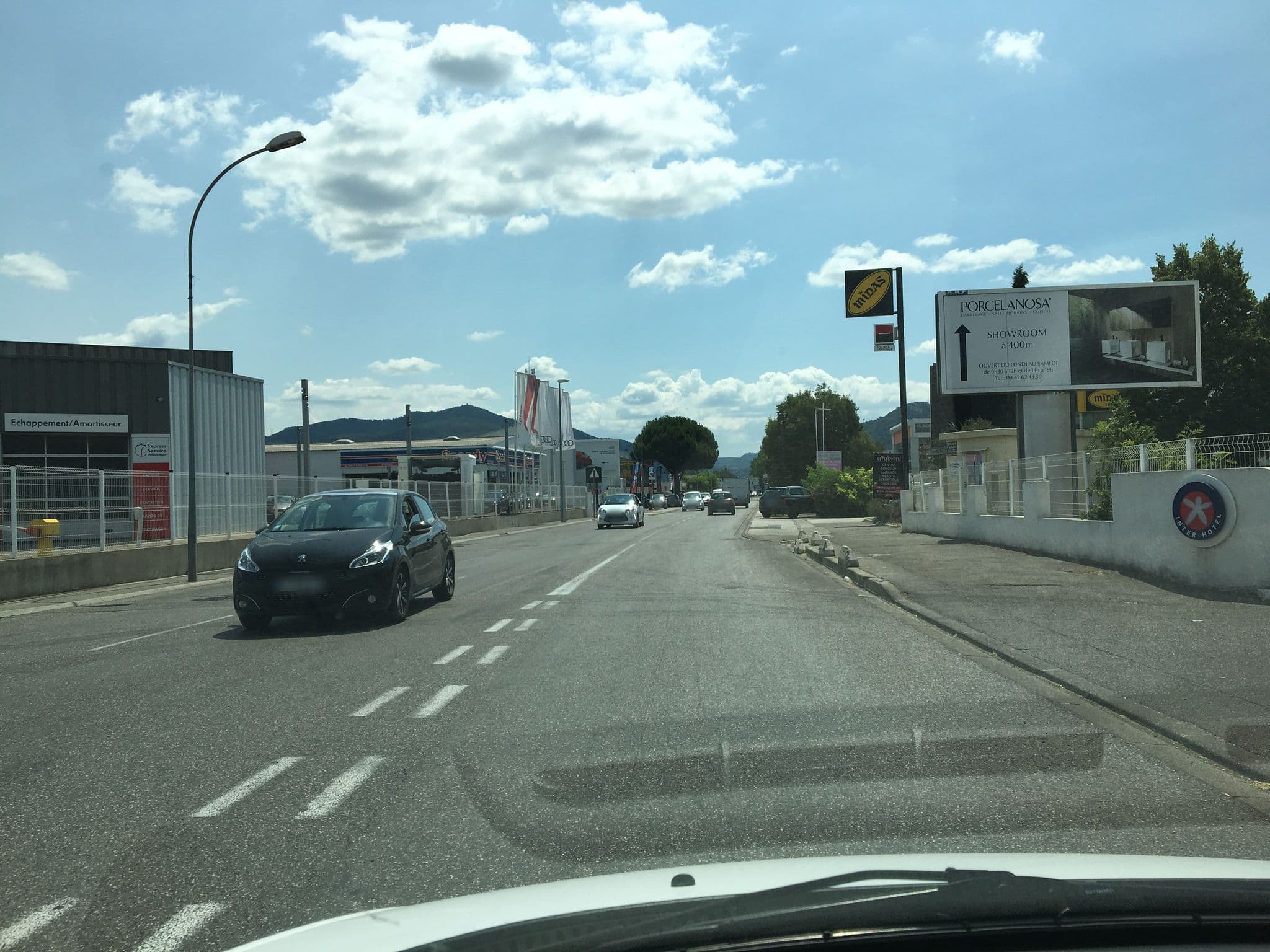 Street view near Restaurant Interhotel de Relais d'Aubagne Franchisé Indépendant Aubagne, Aubagne — © zimmy (CC BY-SA · Mapillary)