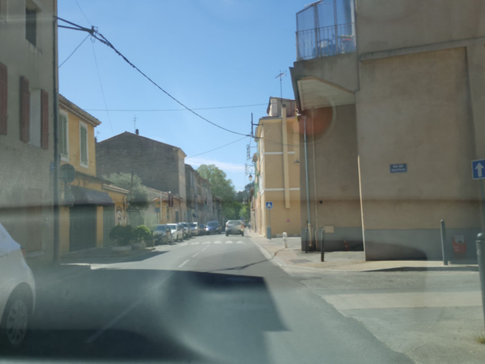 Street view near Hôtel le Commerce, Auriol — © gileri (CC BY-SA · Mapillary)