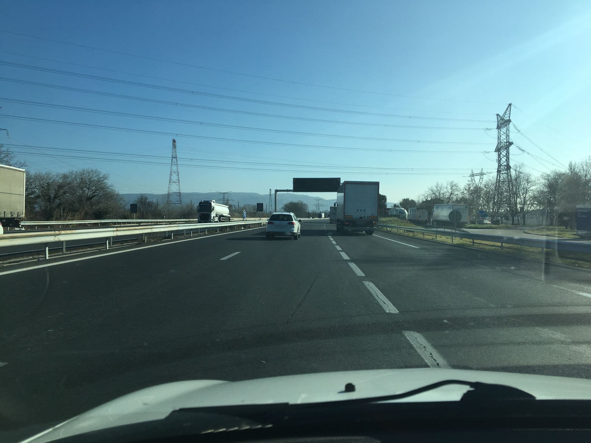Street view near Hotel Ibis Cavaillon, Cavaillon — © cabinetcourbi (CC BY-SA · Mapillary)