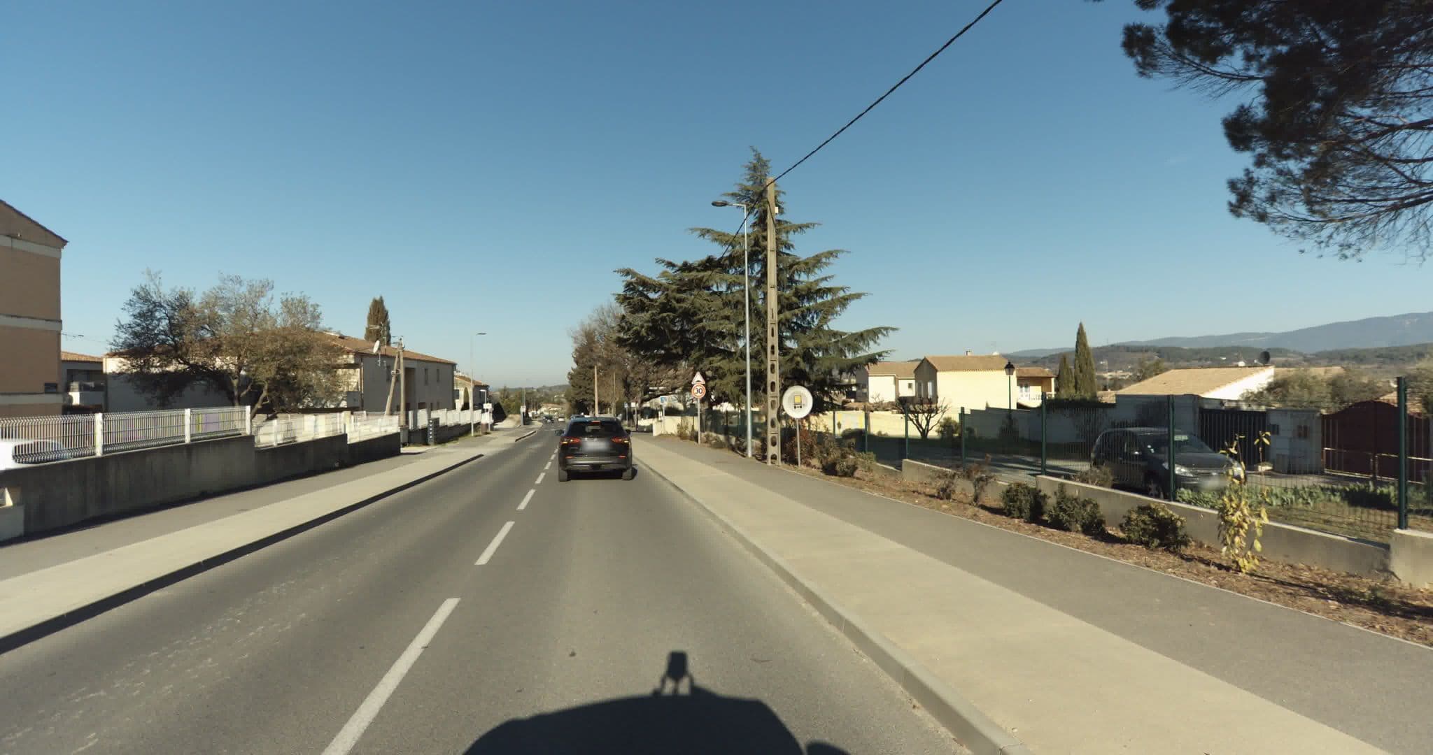 Street view near Best Western Sevan Parc Hotel, Pertuis — © sogefi (CC BY-SA · Mapillary)