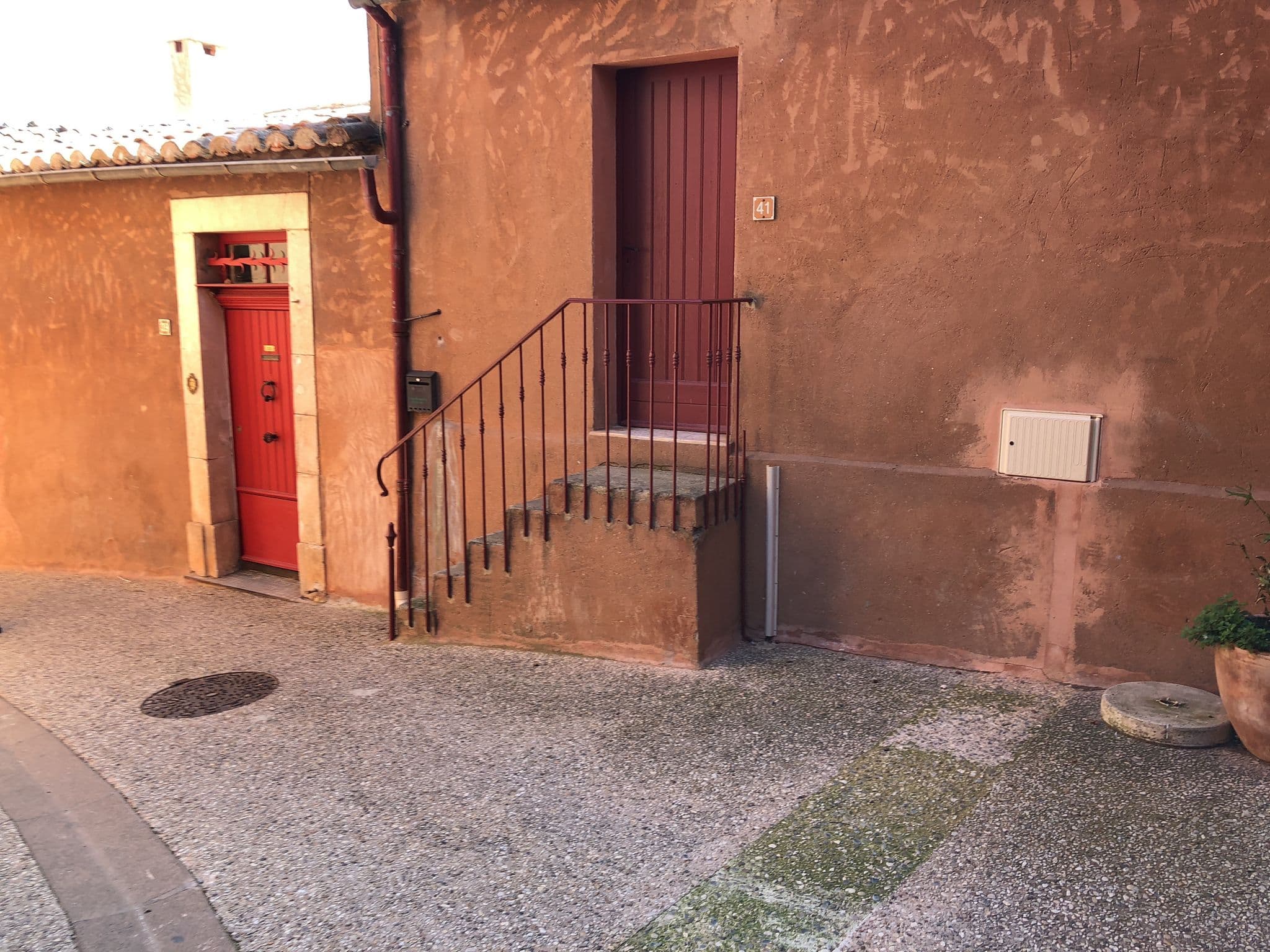 Street view near Maison d'hôtes Une hirondelle en Provence, Gargas — © multimaze (CC BY-SA · Mapillary)