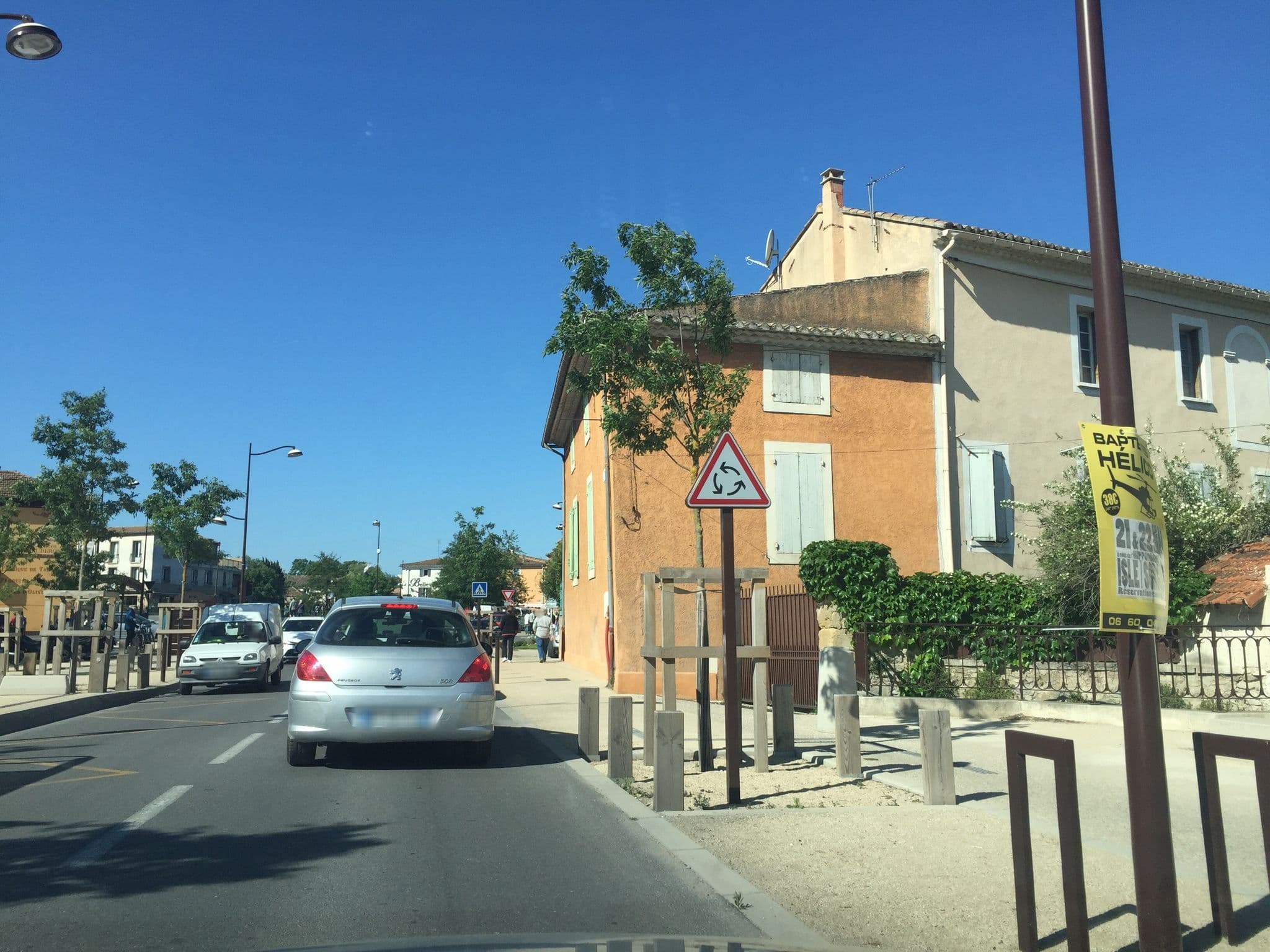 Street view near La Maison de l'Isle, L'Isle-sur-la-Sorgue — © pgiraud (CC BY-SA · Mapillary)
