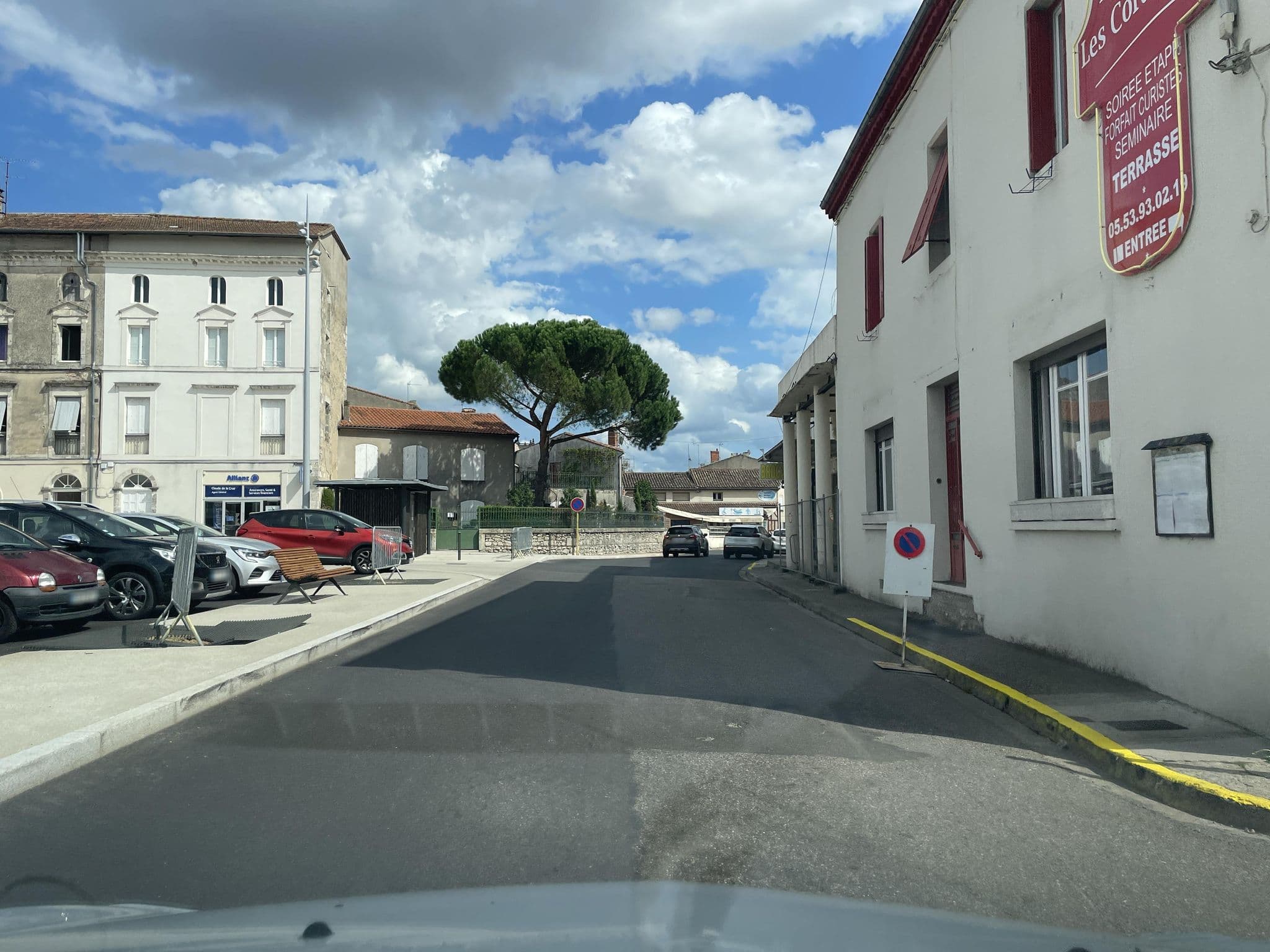 Street view near Hôtel Les Cordeliers, Casteljaloux — © Kadebe (CC BY-SA · Mapillary)