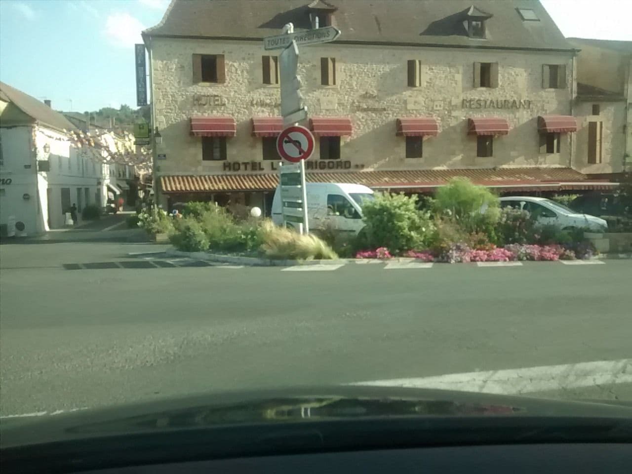 Street view near Hotel le Perigord, Lalinde — © mobip (CC BY-SA · Mapillary)