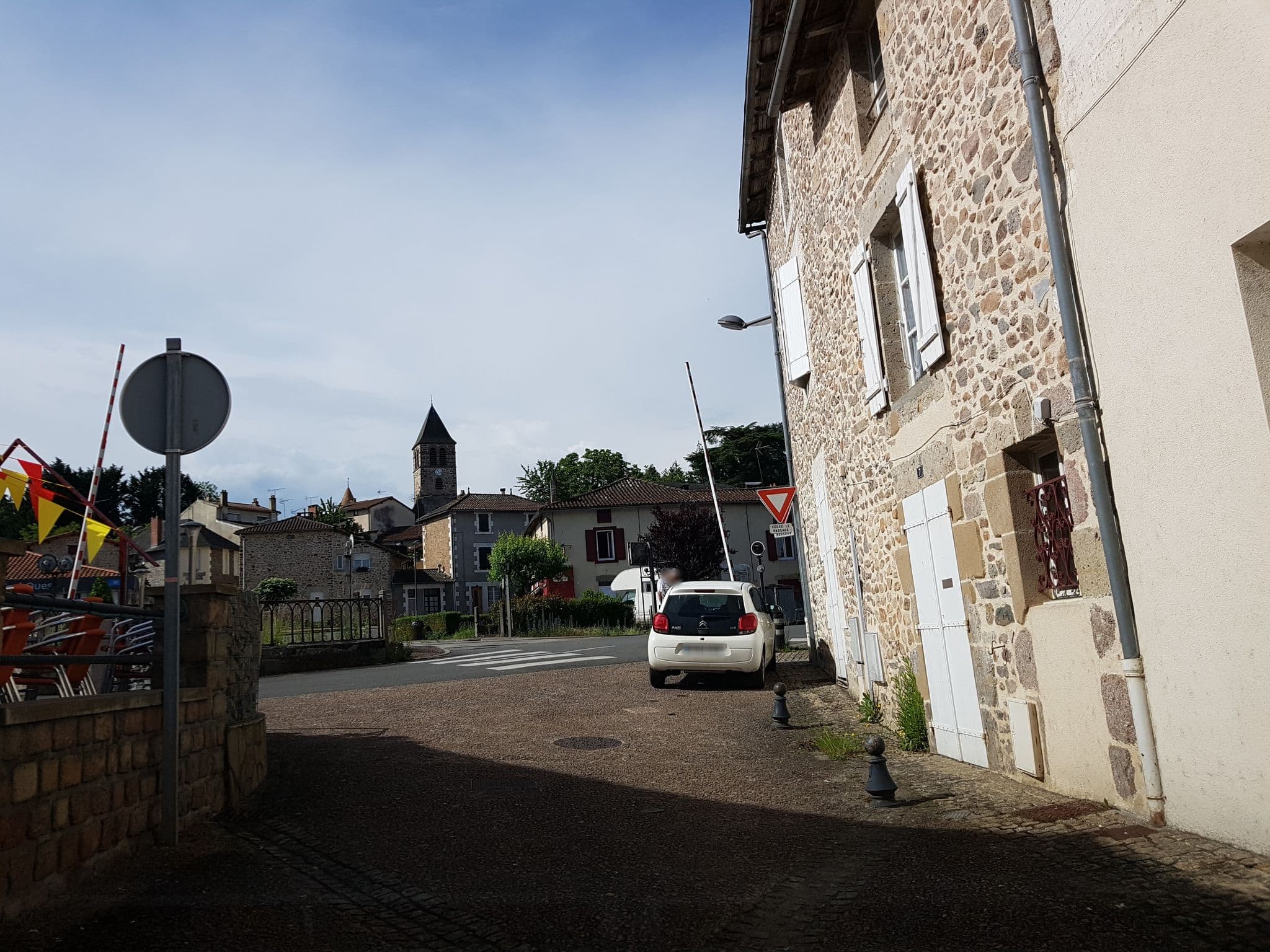 Street view near L'Hôtel de la Barrière, Chabanais — © fgouget (CC BY-SA · Mapillary)