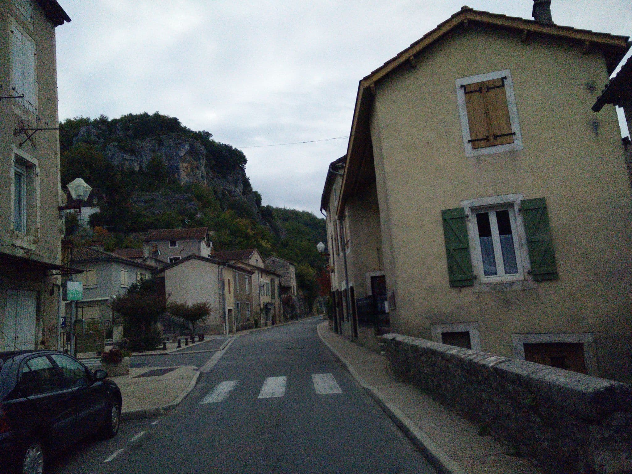 Street view near Les Chalets, Cahors — © volucris (CC BY-SA · Mapillary)