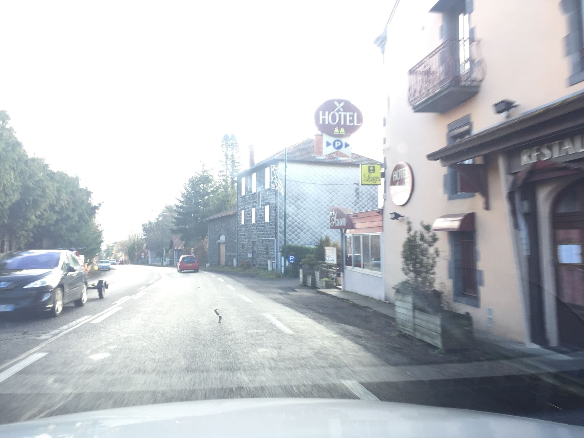 Street view near Arum Hôtel Restaurant, Orcines — © pgiraud (CC BY-SA · Mapillary)