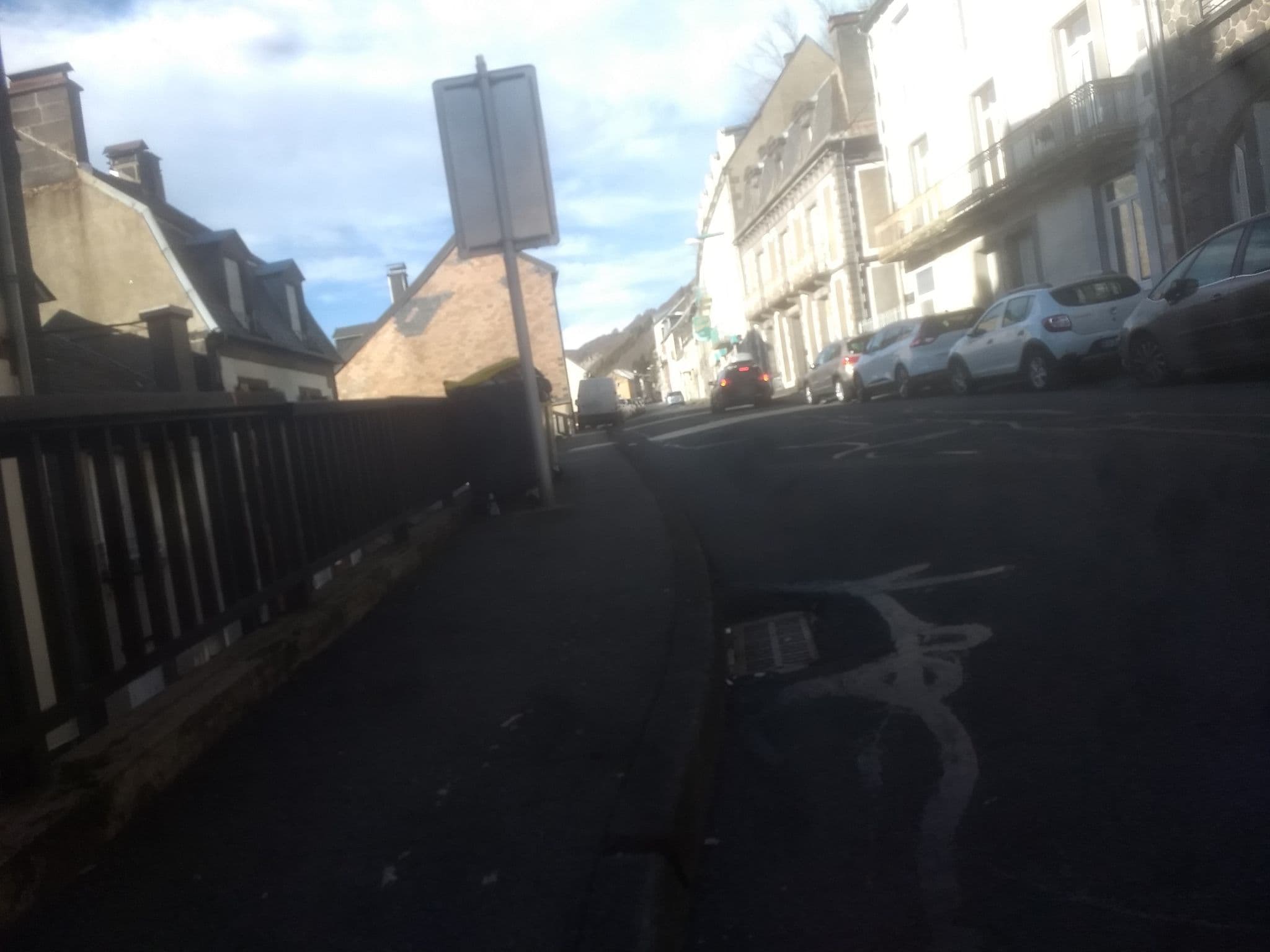 Street view near Hôtel le Richelieu, Mont-Dore — © kritic (CC BY-SA · Mapillary)
