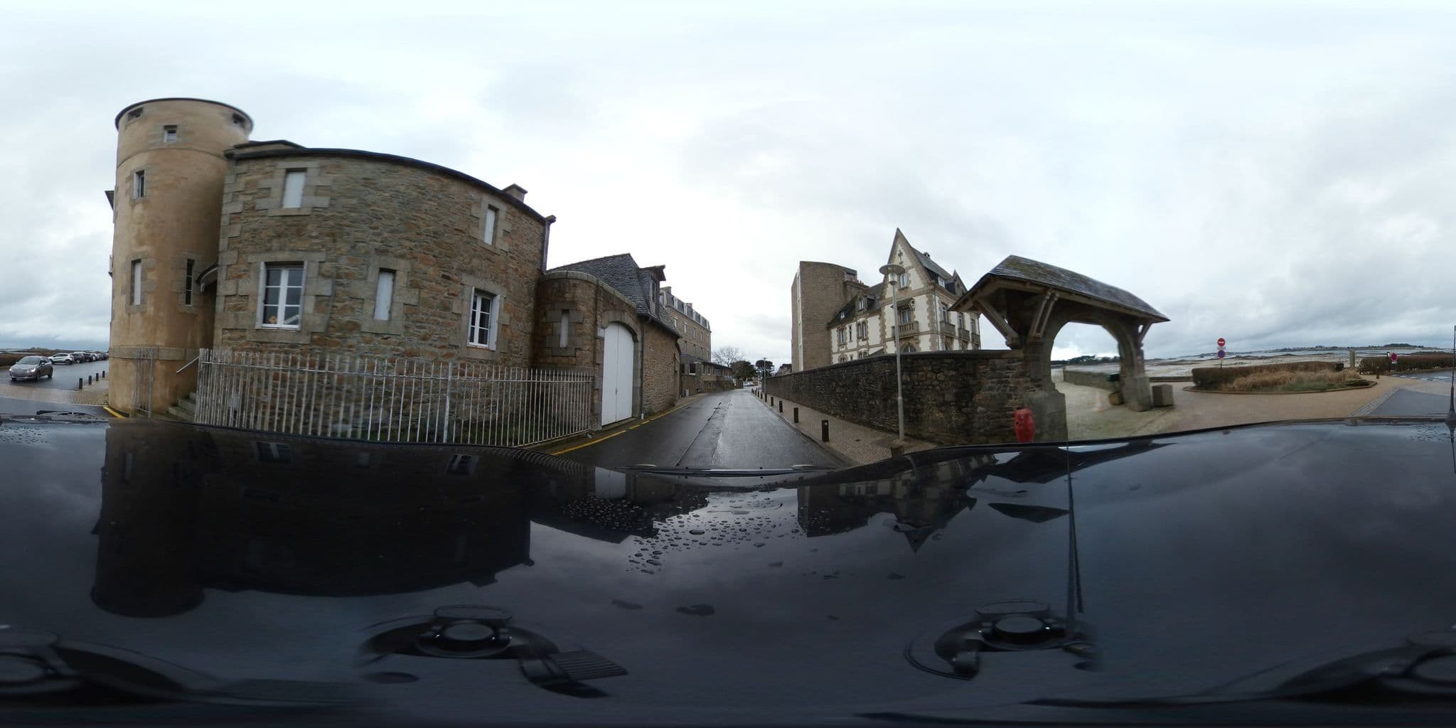 Street view near Hôtel Valdys - Beau rivage, Roscoff — © c_mobilite (CC BY-SA · Mapillary)