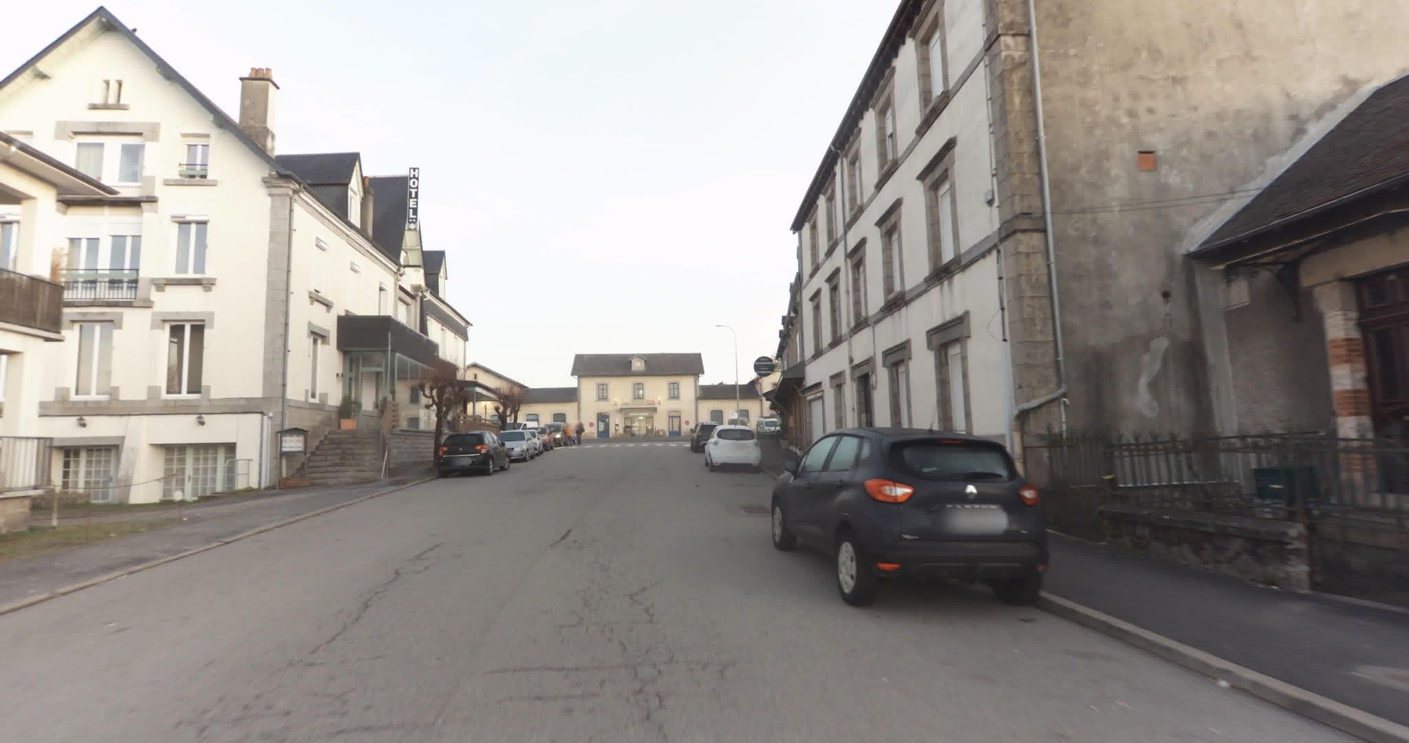 Street view near Restaurant Grand Hôtel de la Gare de Chateaubriand Ussel, Ussel — © sogefi (CC BY-SA · Mapillary)