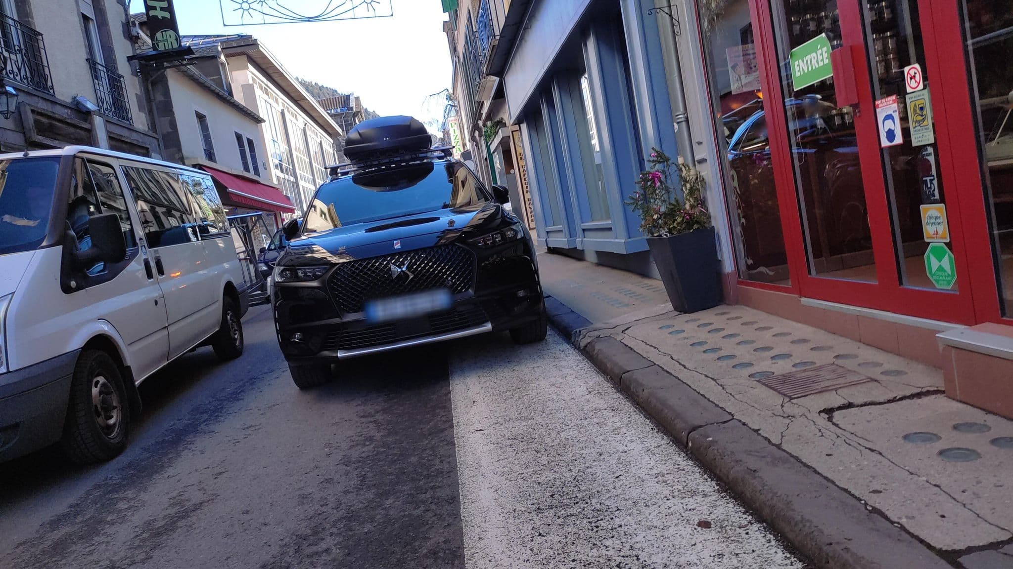 Street view near Appartement face aux Thermes, Mont-Dore — © kritic (CC BY-SA · Mapillary)