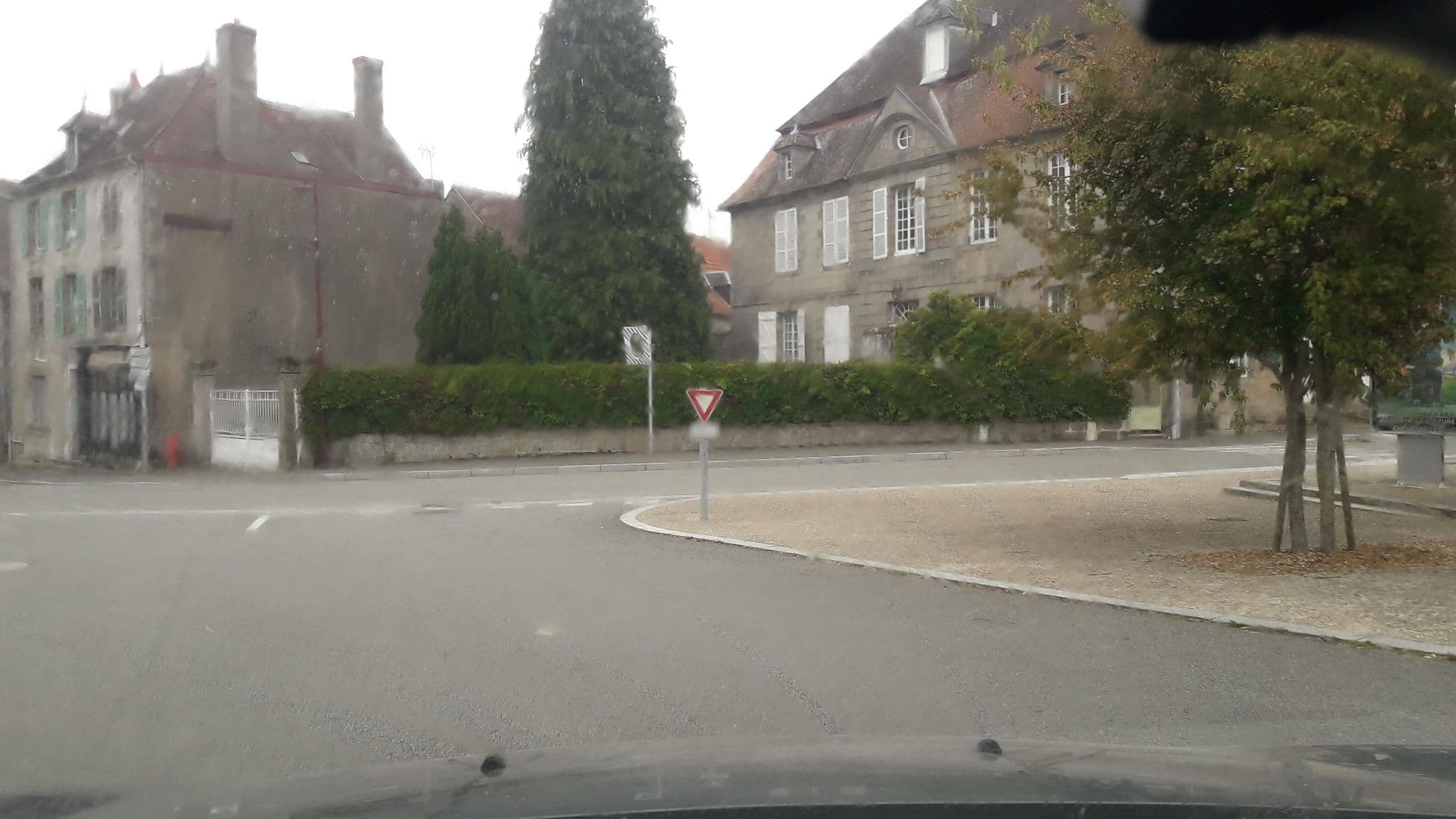 Street view near Au Bon Accueil, Gouzon — © eric_s (CC BY-SA · Mapillary)