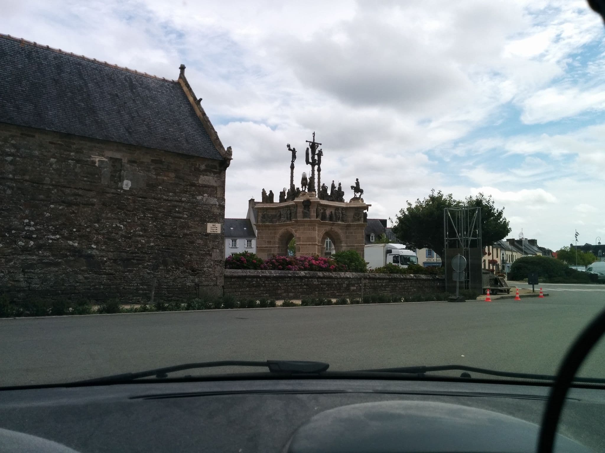 Street view near Chambres d'Hespéris, Pleyben — © taeradan (CC BY-SA · Mapillary)