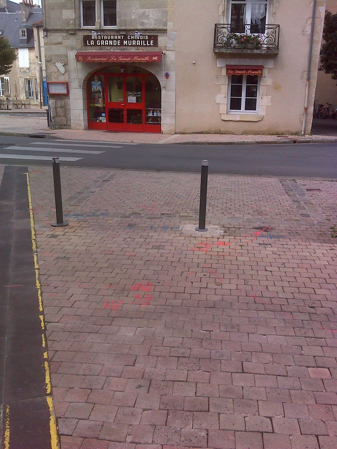 Street view near 1Bispoitiers, Poitiers — © bernardvoyageur (CC BY-SA · Mapillary)