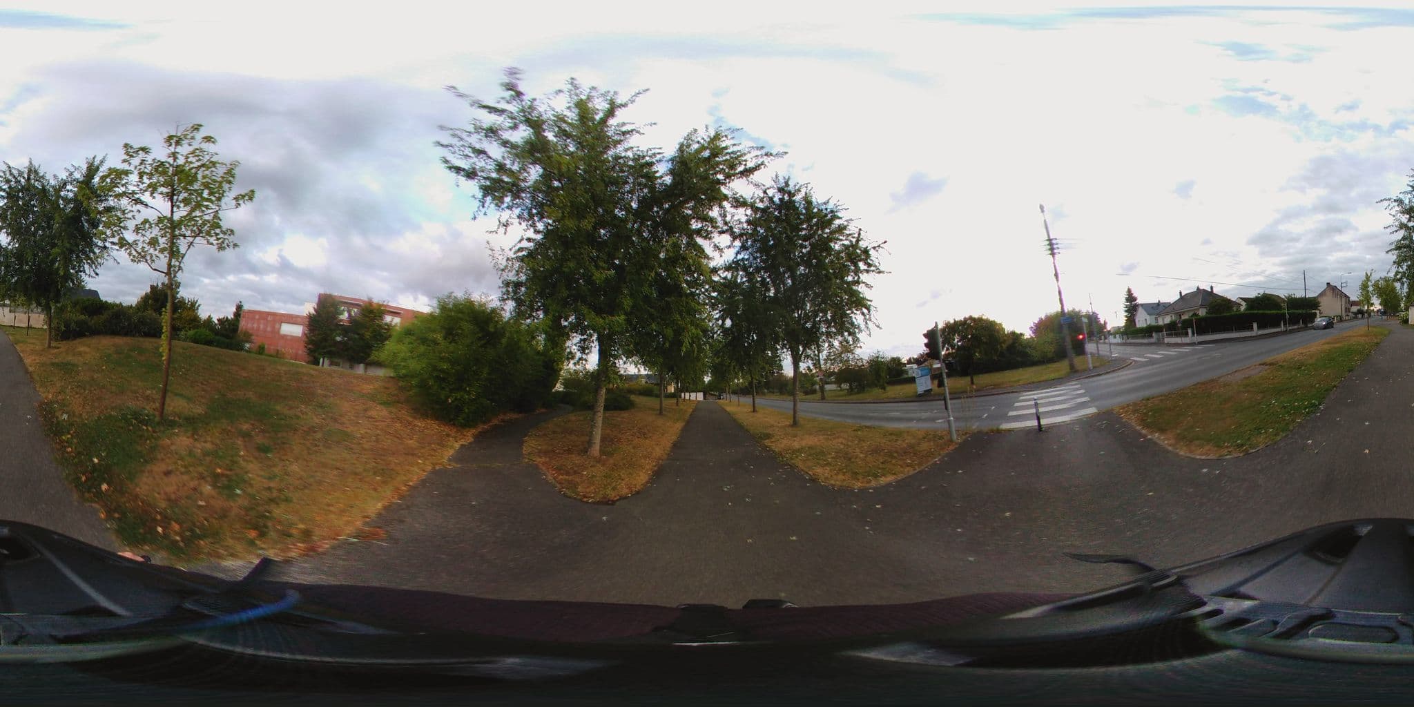 Street view near Foyer de Vie Occupationnel Michèle Beuzelin, Saint-Cyr-sur-Loire — © monsieur_a (CC BY-SA · Mapillary)