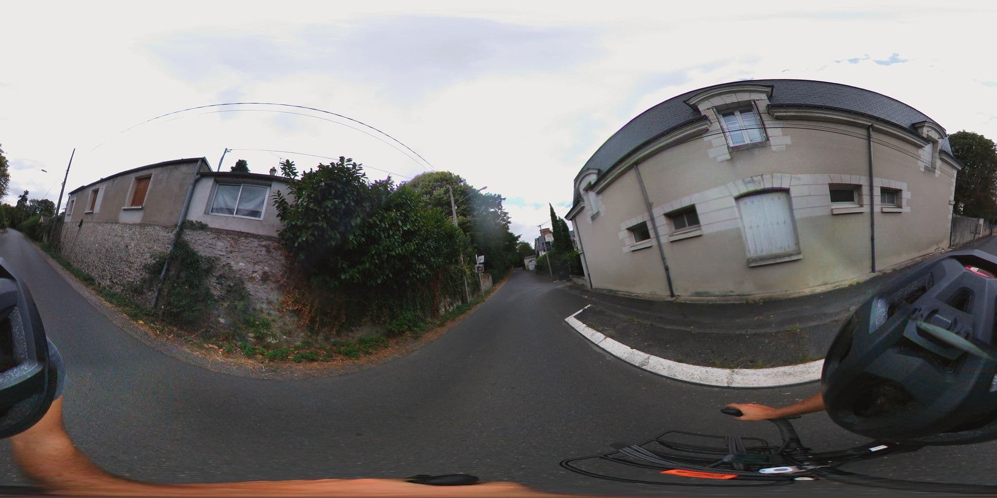 Street view near Château de Beaulieu et Magnolia Spa, The Originals Relais (Relais du Silence), Joué-lès-Tours — © alixun (CC BY-SA · Mapillary)